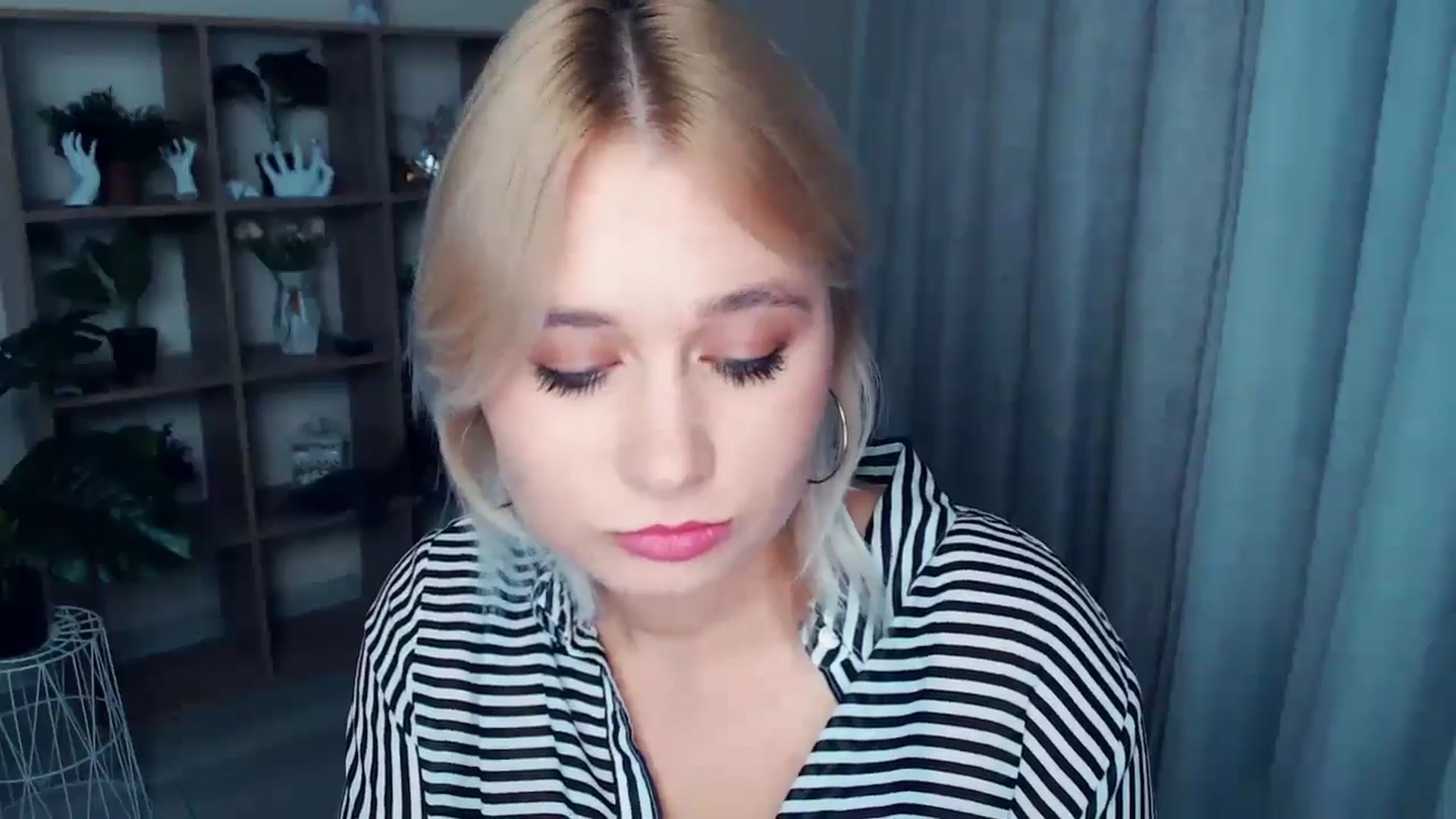 Gallery image thumbnail from Kukla_kolduna's myfreecams stream on, 10/20/2024, 16:04 image 18 of 20