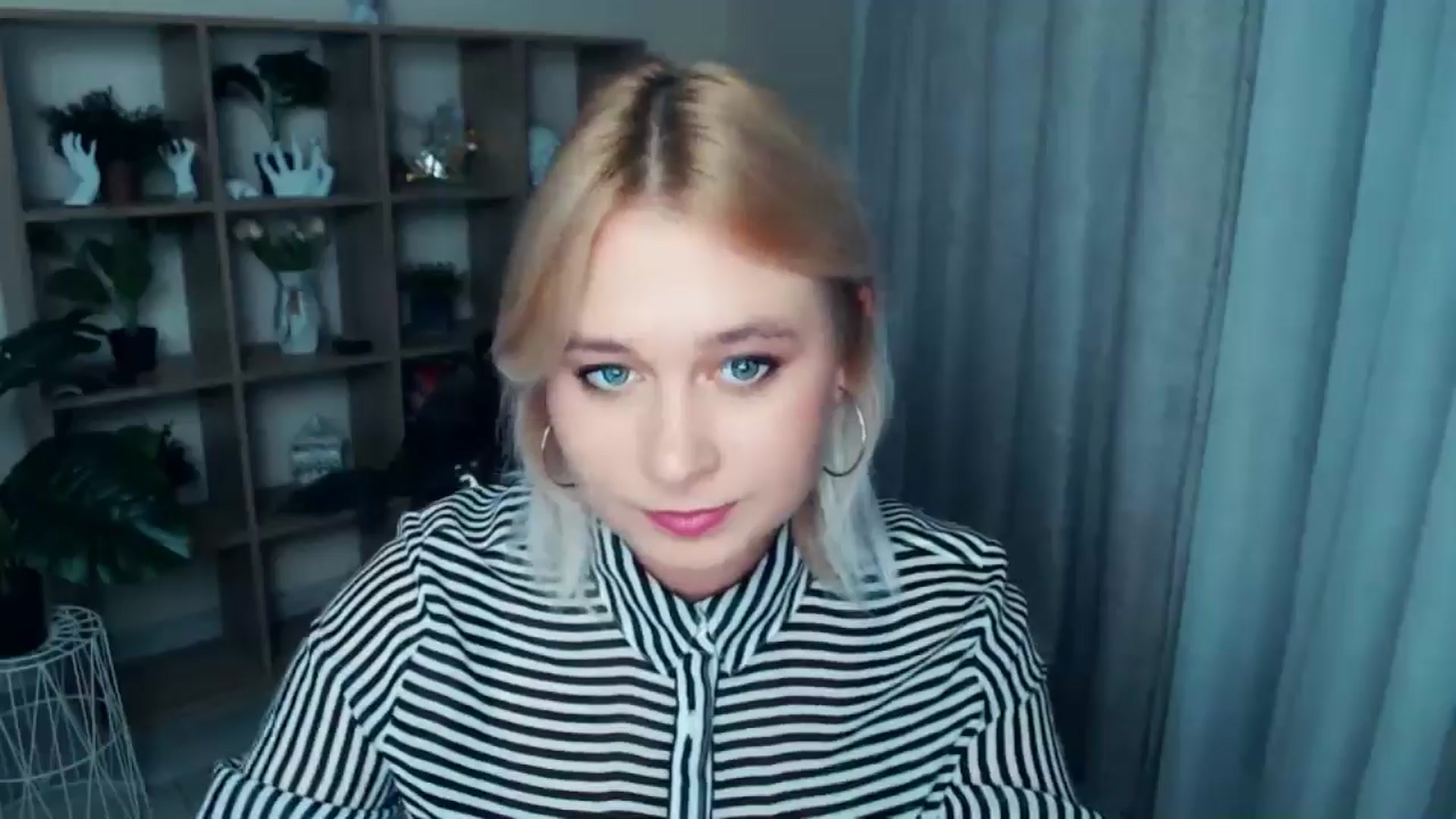 Gallery image thumbnail from Kukla_kolduna's myfreecams stream on, 10/20/2024, 16:04 image 6 of 20