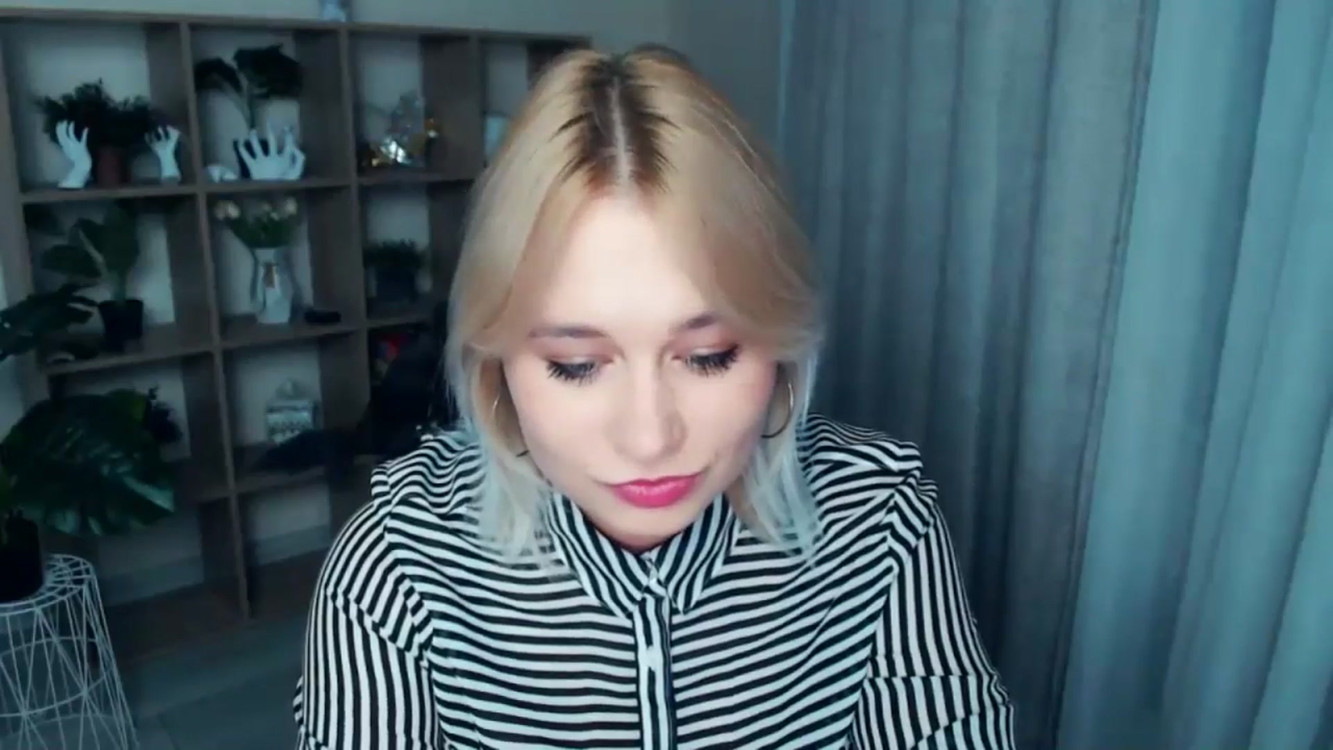 Gallery image thumbnail from Kukla_kolduna's myfreecams stream on, 10/20/2024, 16:04 image 4 of 20