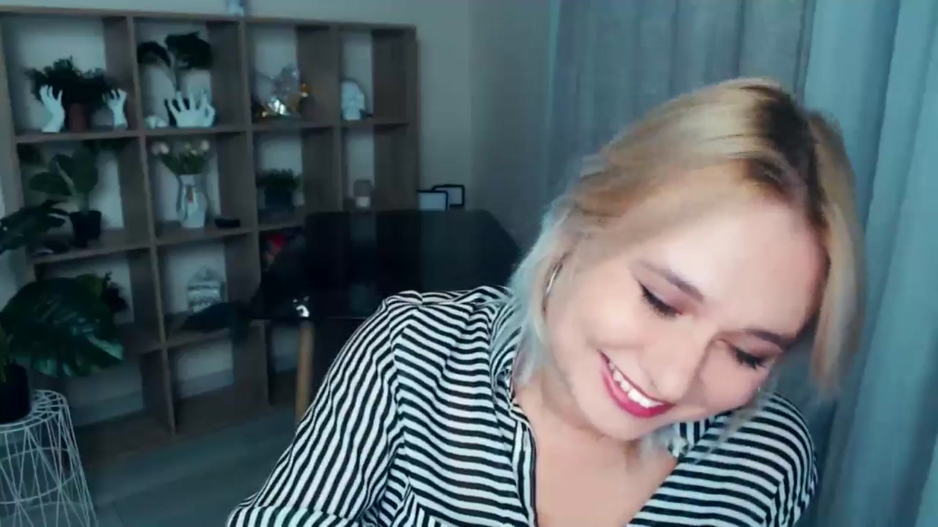 Gallery image thumbnail from Kukla_kolduna's myfreecams stream on, 10/20/2024, 16:04 image 19 of 20