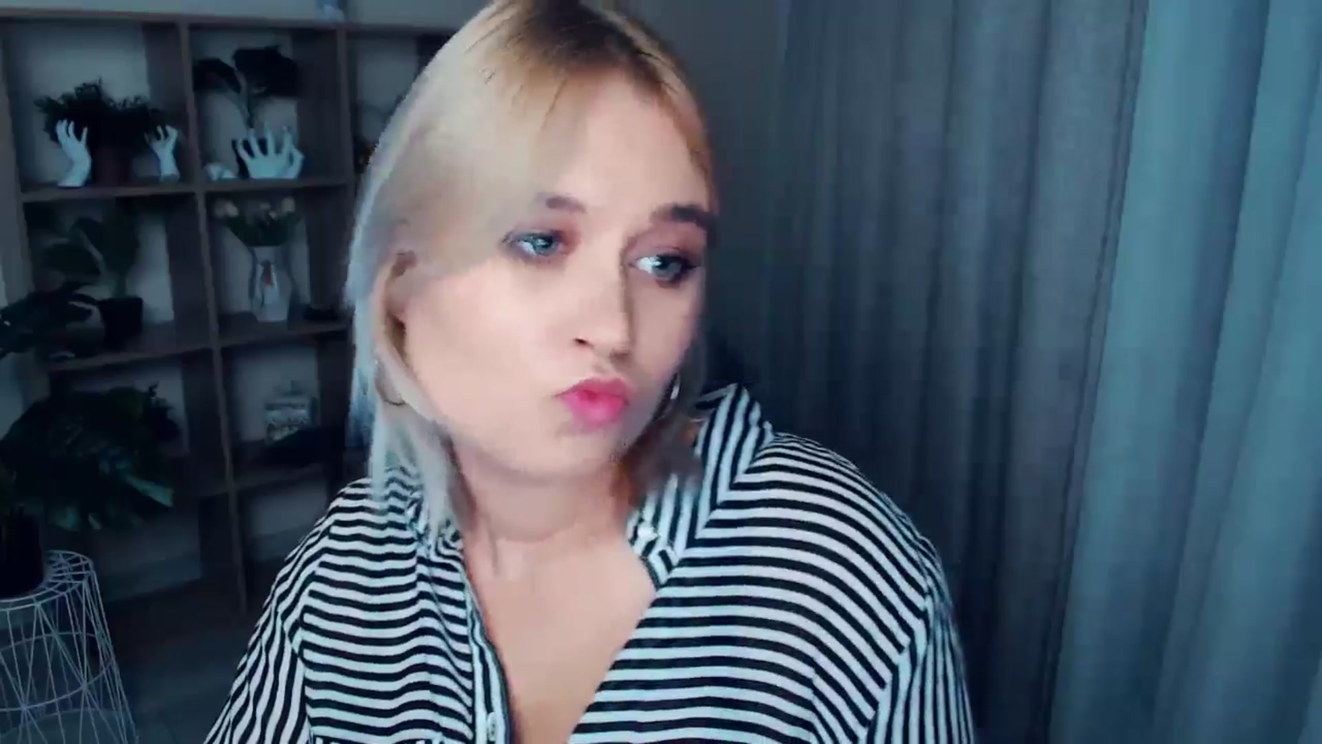 Gallery image thumbnail from Kukla_kolduna's myfreecams stream on, 10/20/2024, 16:04 image 17 of 20