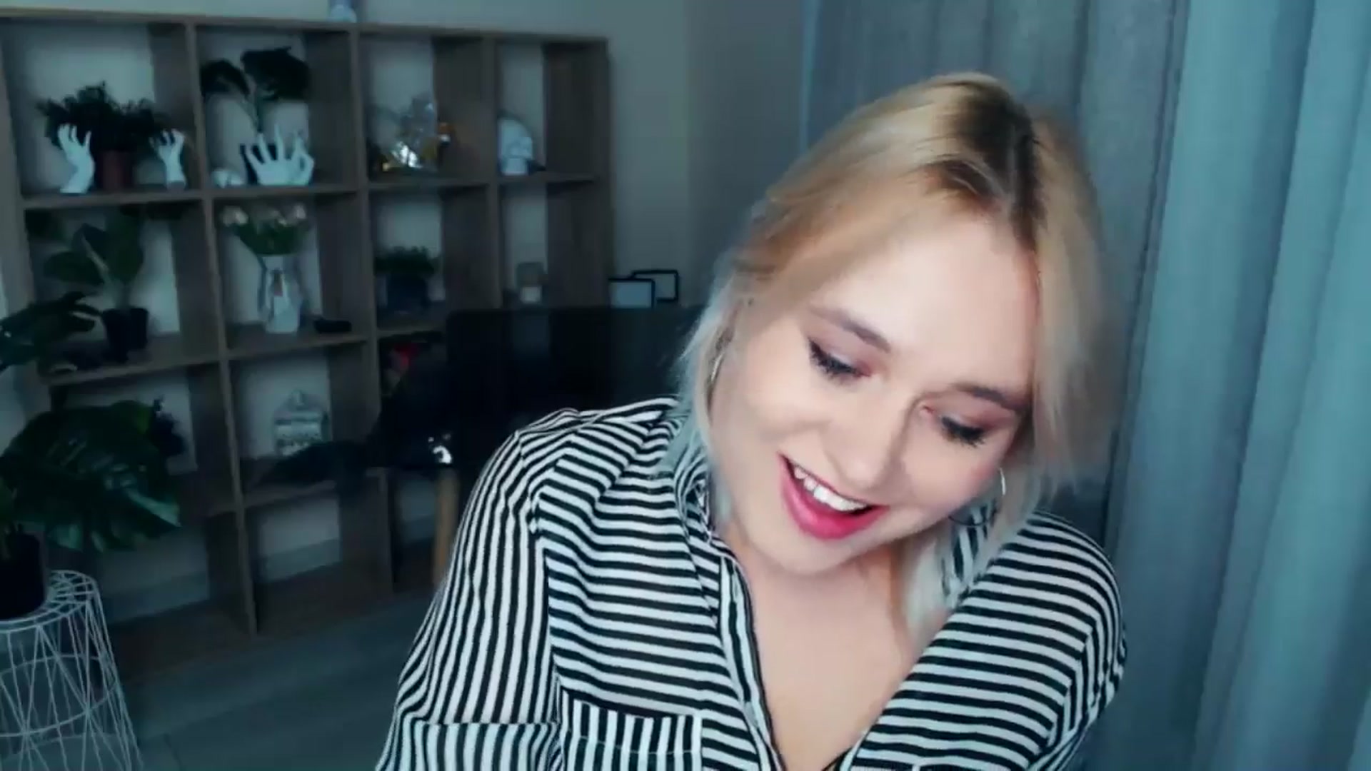 Gallery image thumbnail from Kukla_kolduna's myfreecams stream on, 10/20/2024, 16:04 image 20 of 20
