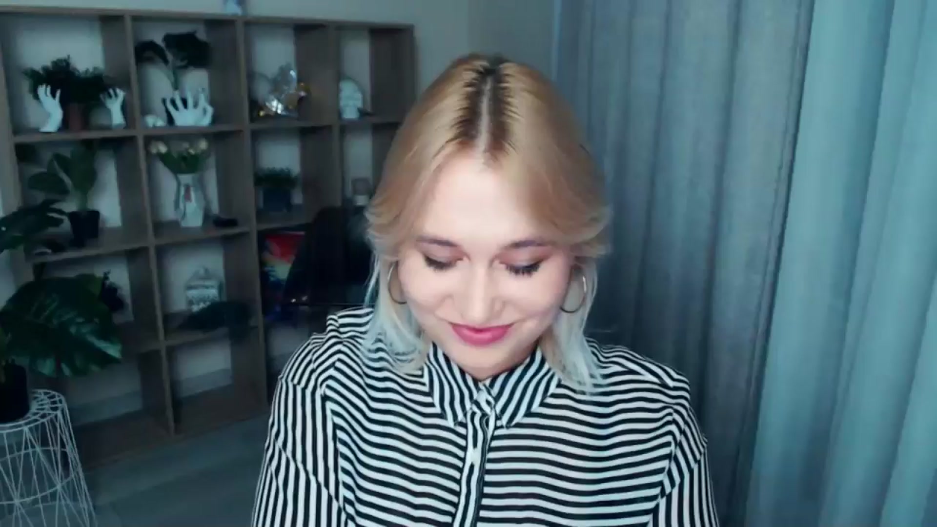 Gallery image thumbnail from Kukla_kolduna's myfreecams stream on, 10/20/2024, 17:41 image 17 of 20