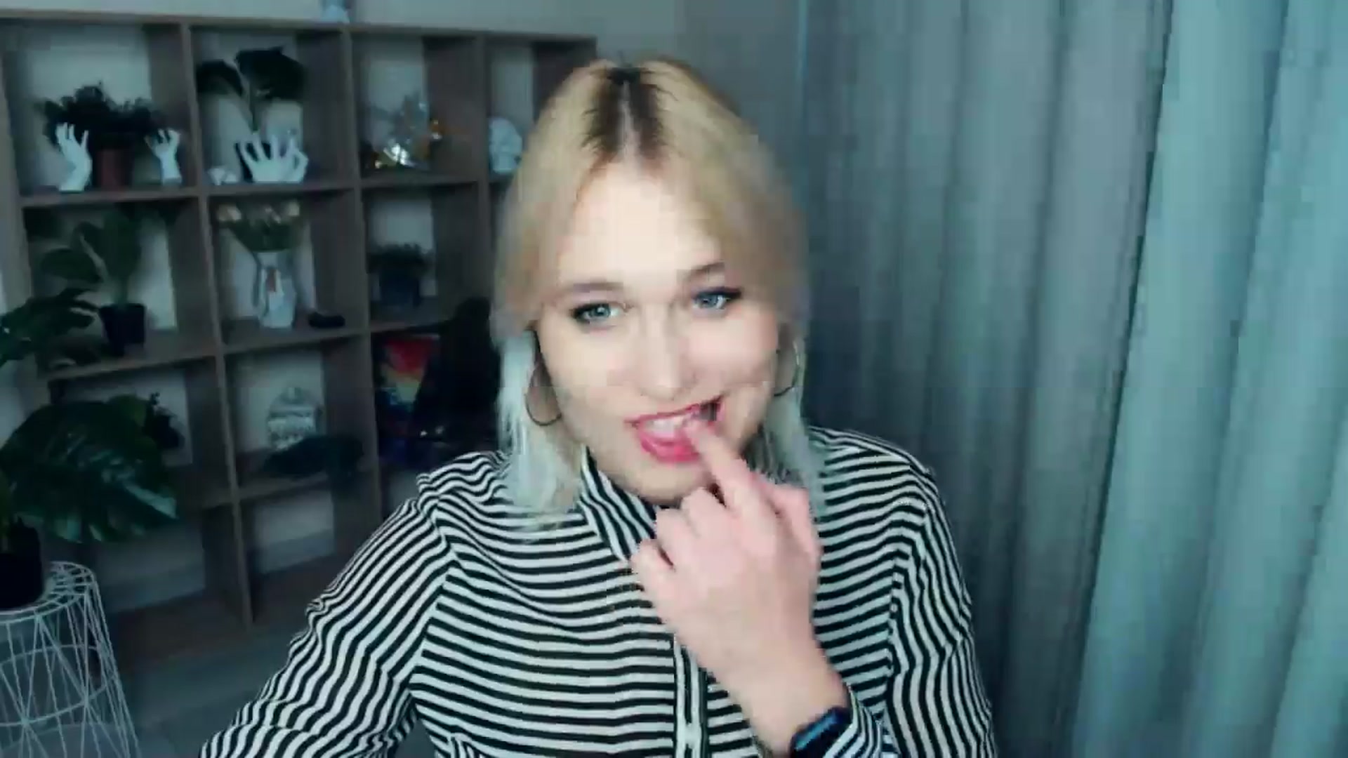 Gallery image thumbnail from Kukla_kolduna's myfreecams stream on, 10/20/2024, 17:41 image 5 of 20
