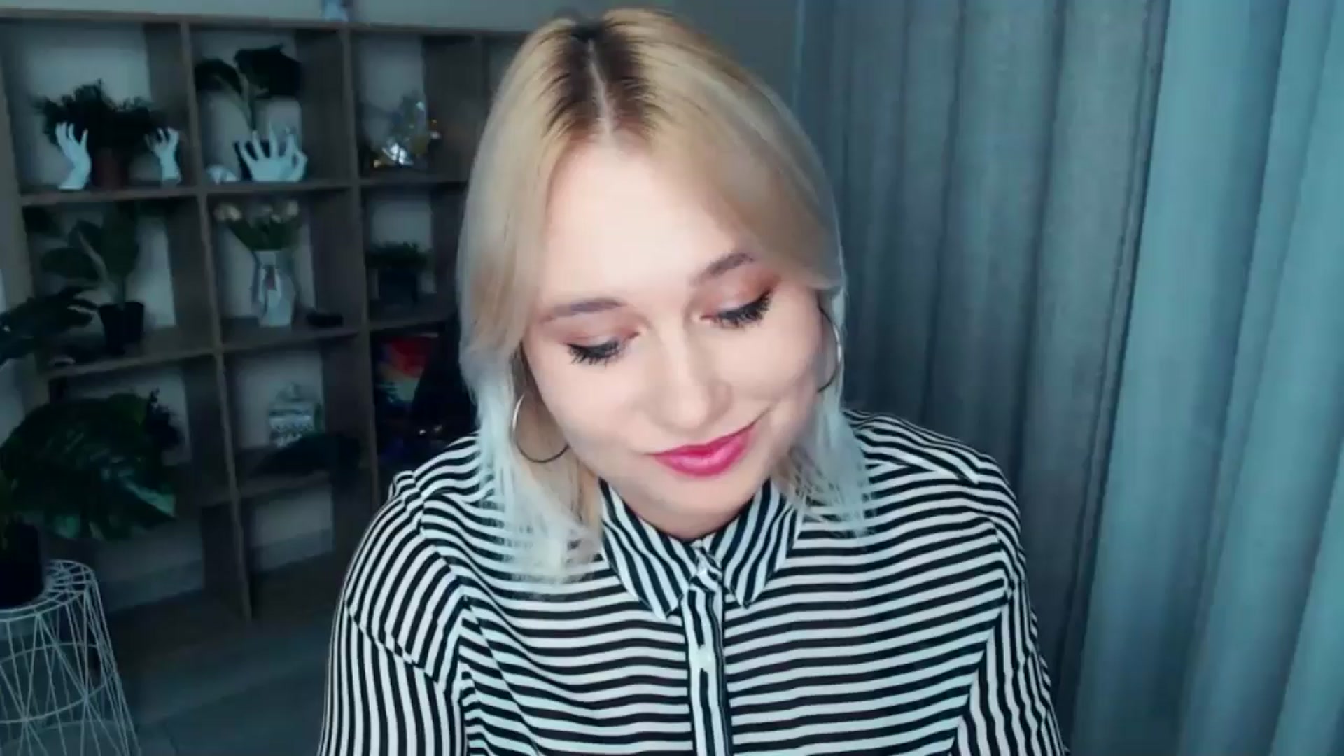 Gallery image thumbnail from Kukla_kolduna's myfreecams stream on, 10/20/2024, 17:41 image 6 of 20
