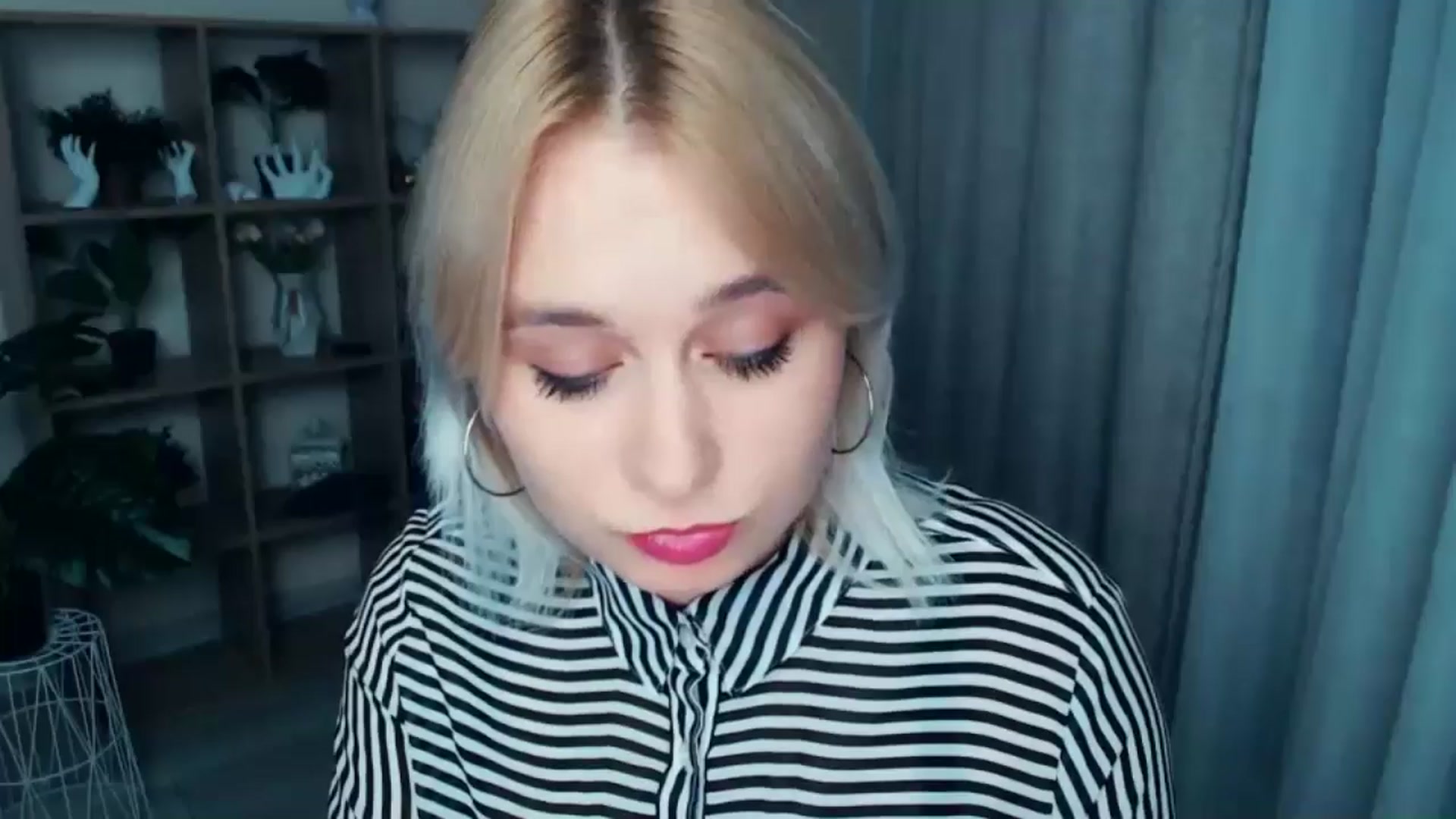 Gallery image thumbnail from Kukla_kolduna's myfreecams stream on, 10/20/2024, 17:41 image 2 of 20
