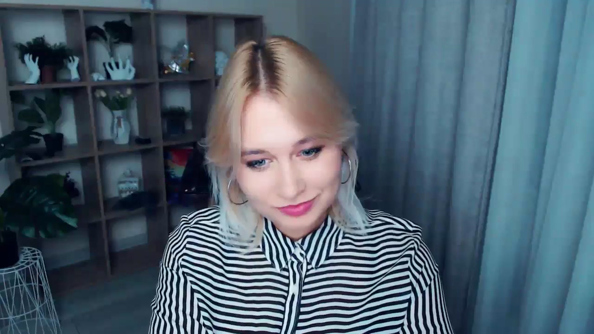 Gallery image thumbnail from Kukla_kolduna's myfreecams stream on, 10/20/2024, 17:41 image 12 of 20