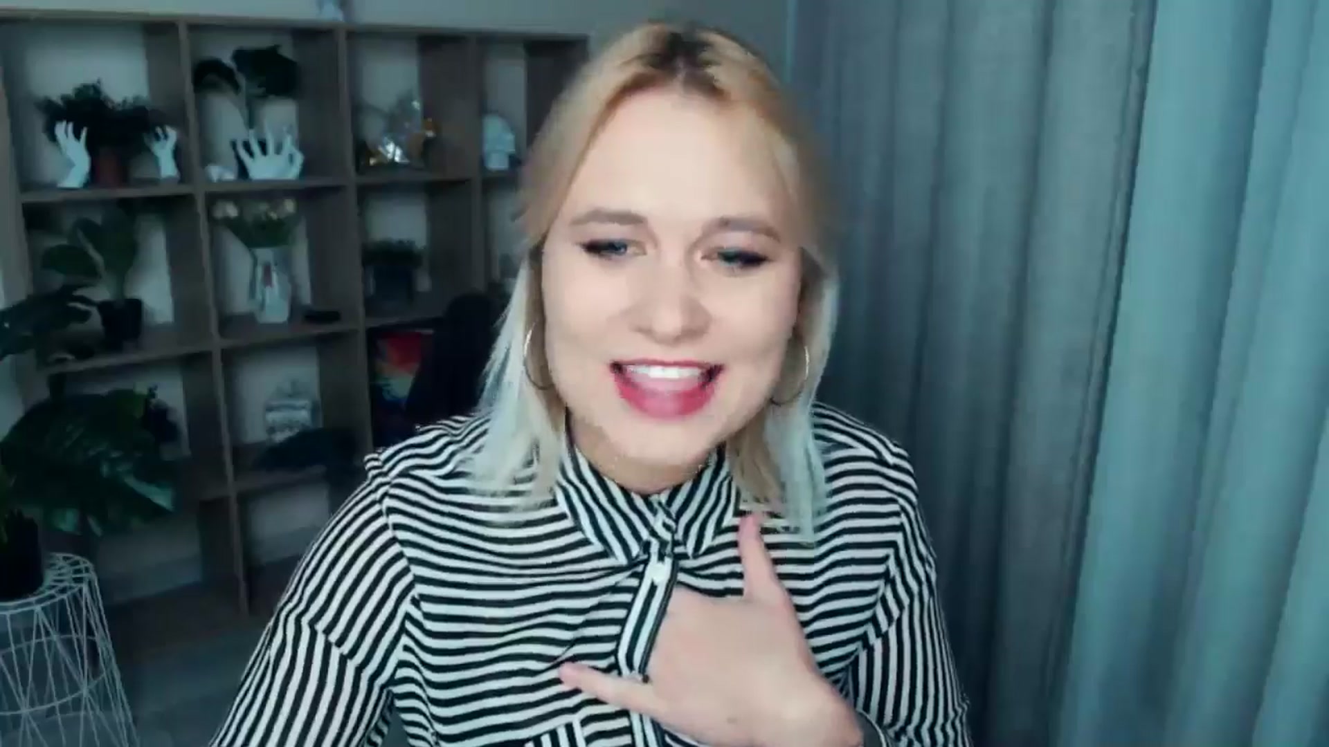 Gallery image thumbnail from Kukla_kolduna's myfreecams stream on, 10/20/2024, 17:41 image 7 of 20