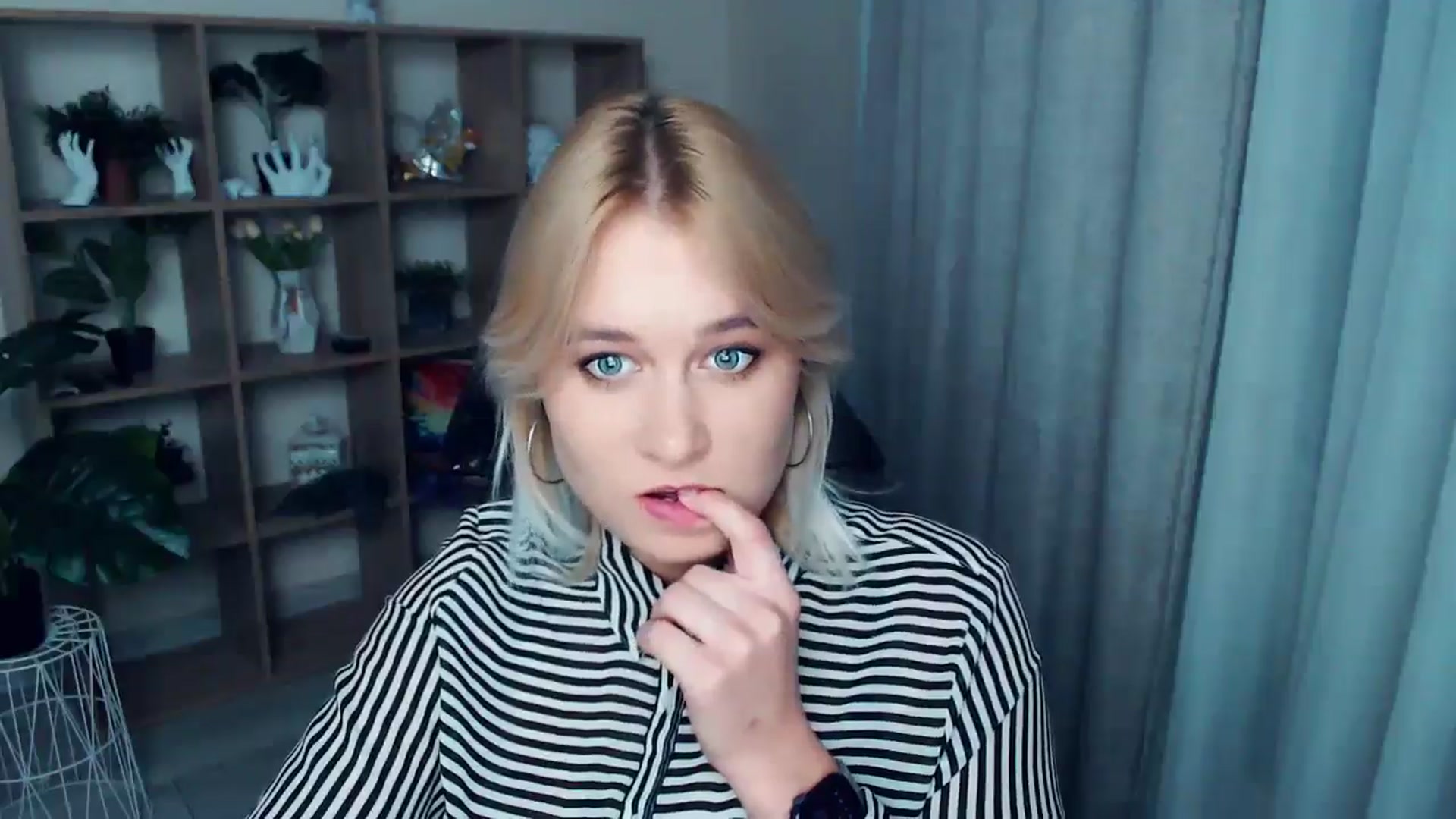 Gallery image thumbnail from Kukla_kolduna's myfreecams stream on, 10/20/2024, 17:41 image 18 of 20