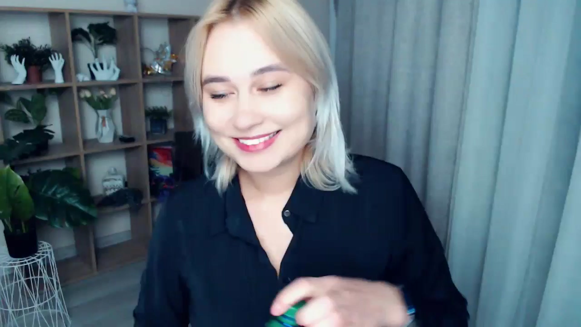 Gallery image thumbnail from Kukla_kolduna's myfreecams stream on, 10/23/2024, 19:06 image 17 of 20