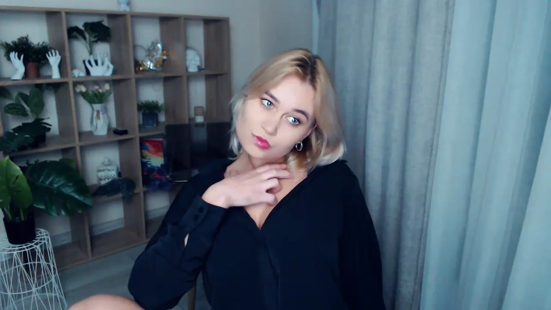 Gallery image thumbnail from Kukla_kolduna's myfreecams stream on, 10/23/2024, 19:06 image 3 of 20