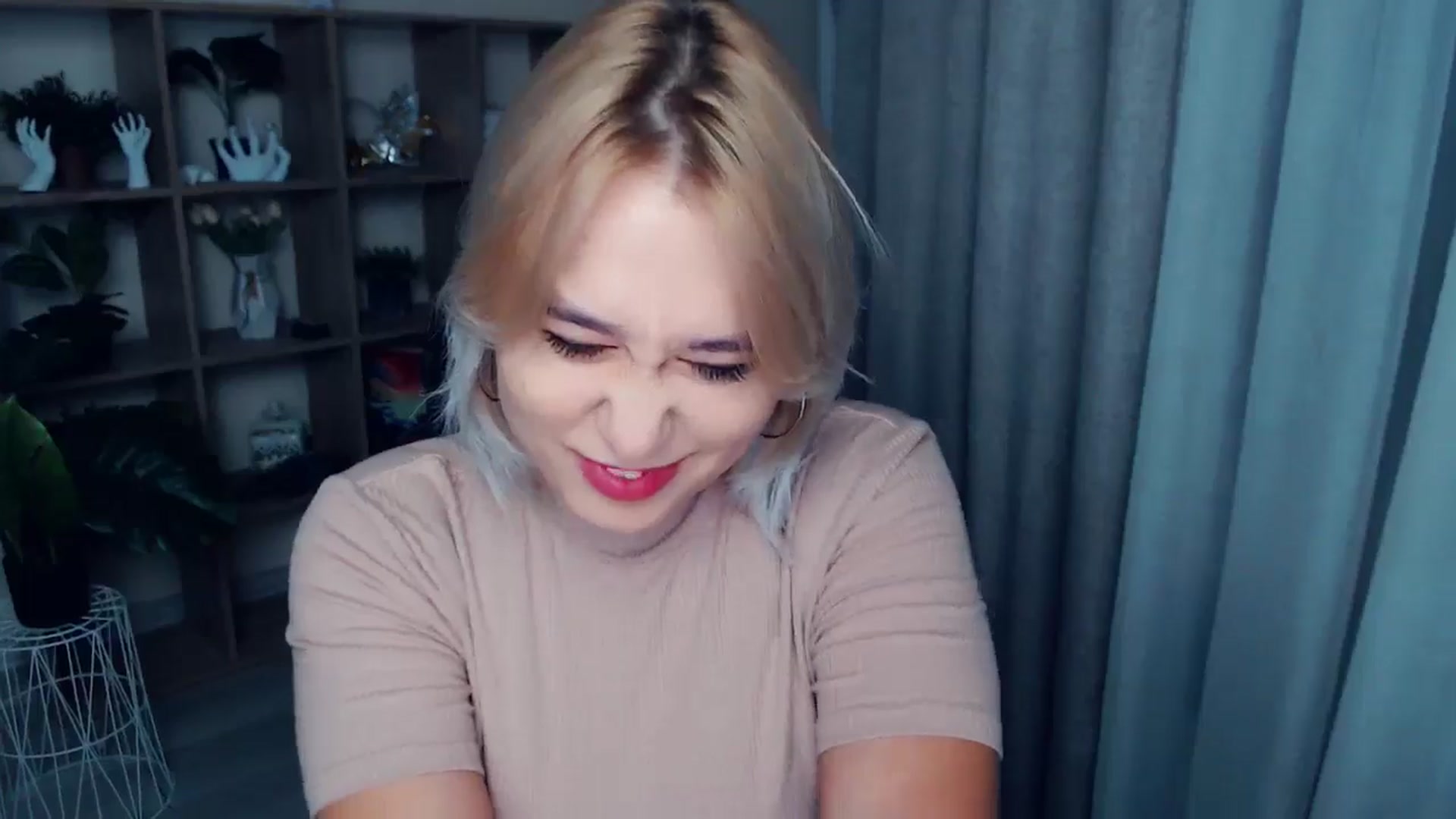 Gallery image thumbnail from Kukla_kolduna's myfreecams stream on, 10/24/2024, 16:56 image 18 of 20