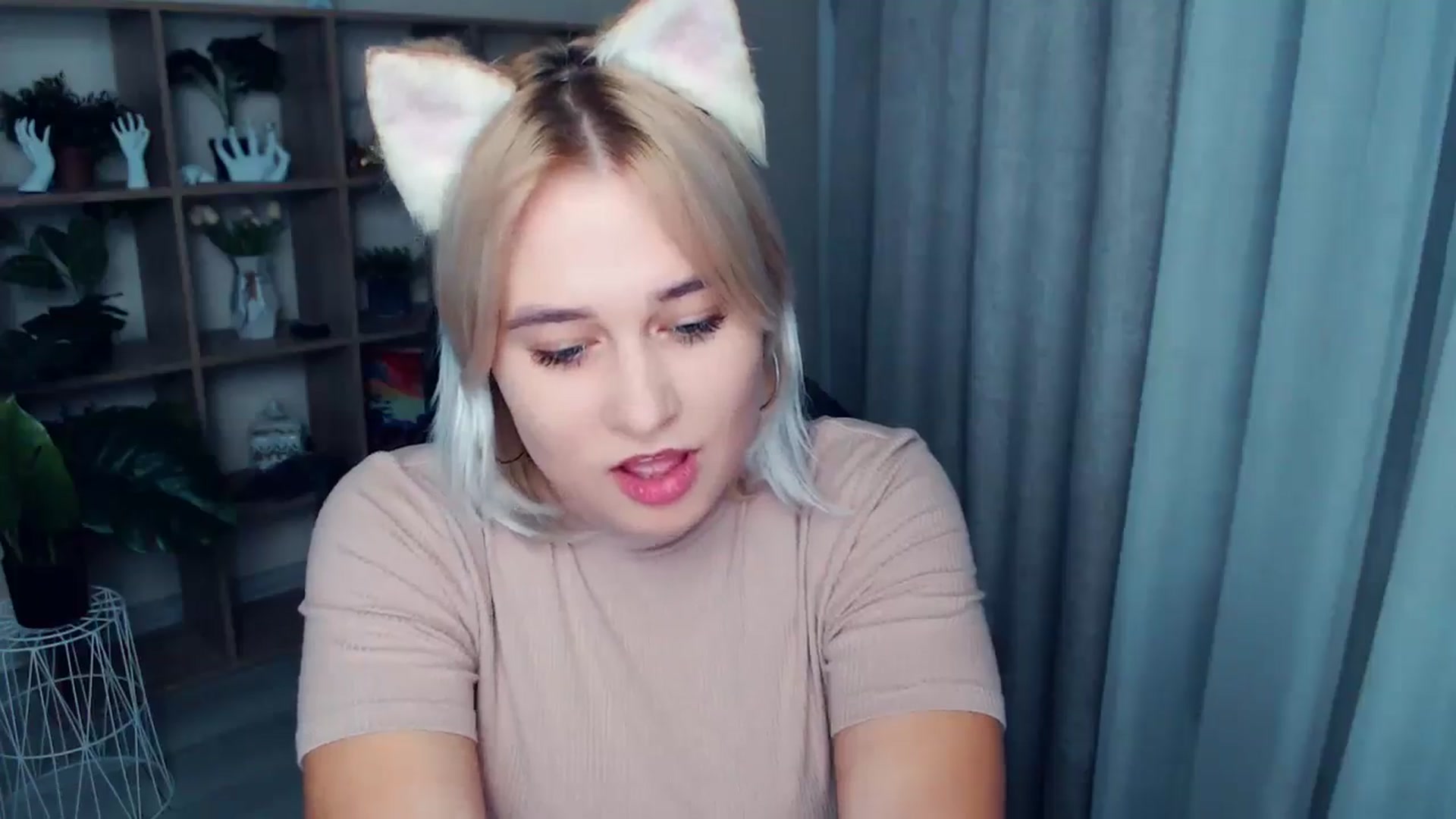 Gallery image thumbnail from Kukla_kolduna's myfreecams stream on, 10/24/2024, 16:56 image 13 of 20