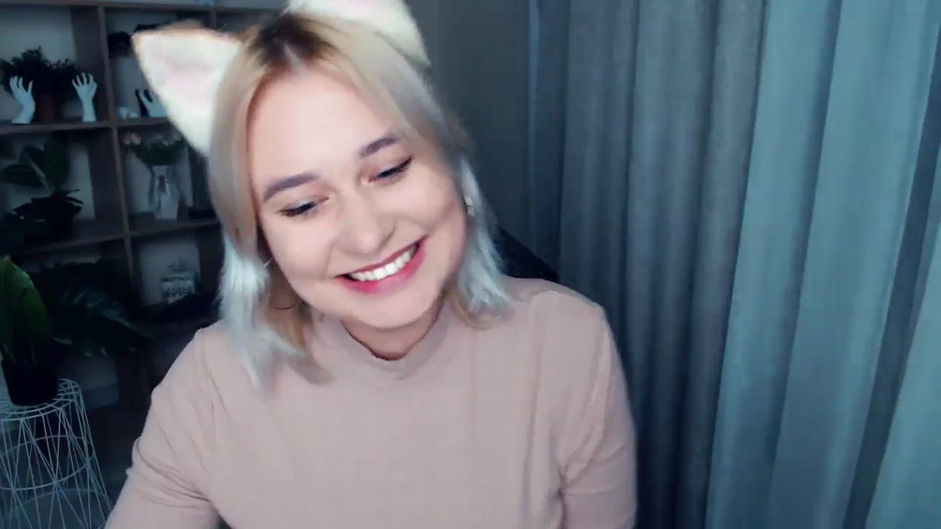 Gallery image thumbnail from Kukla_kolduna's myfreecams stream on, 10/24/2024, 16:56 image 15 of 20