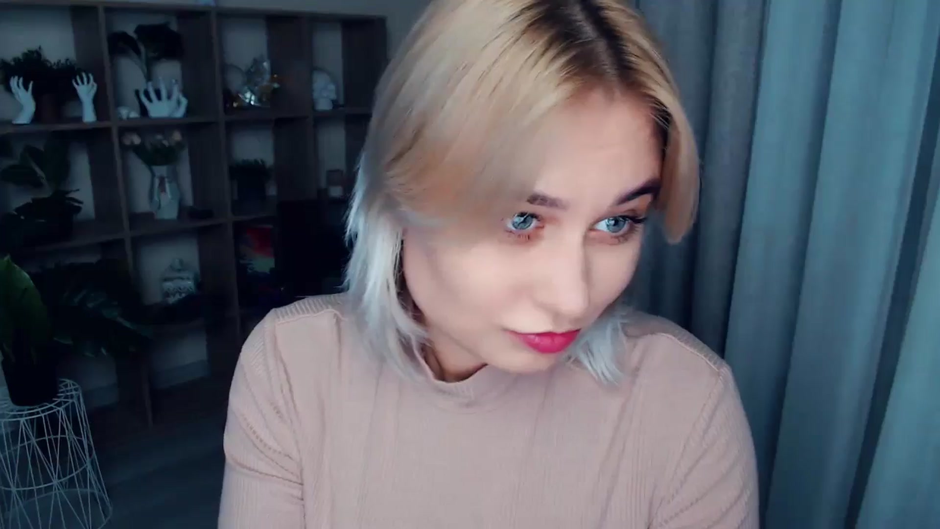 Gallery image thumbnail from Kukla_kolduna's myfreecams stream on, 10/24/2024, 16:56 image 16 of 20