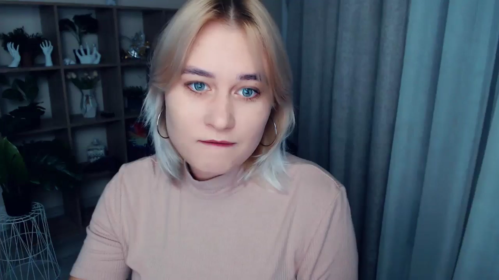 Gallery image thumbnail from Kukla_kolduna's myfreecams stream on, 10/24/2024, 16:56 image 1 of 20