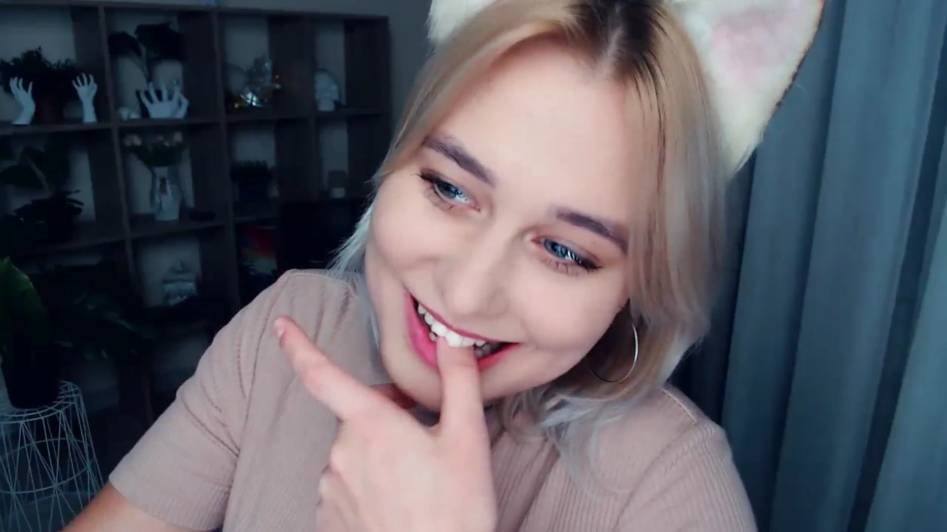 Gallery image thumbnail from Kukla_kolduna's myfreecams stream on, 10/24/2024, 16:56 image 12 of 20
