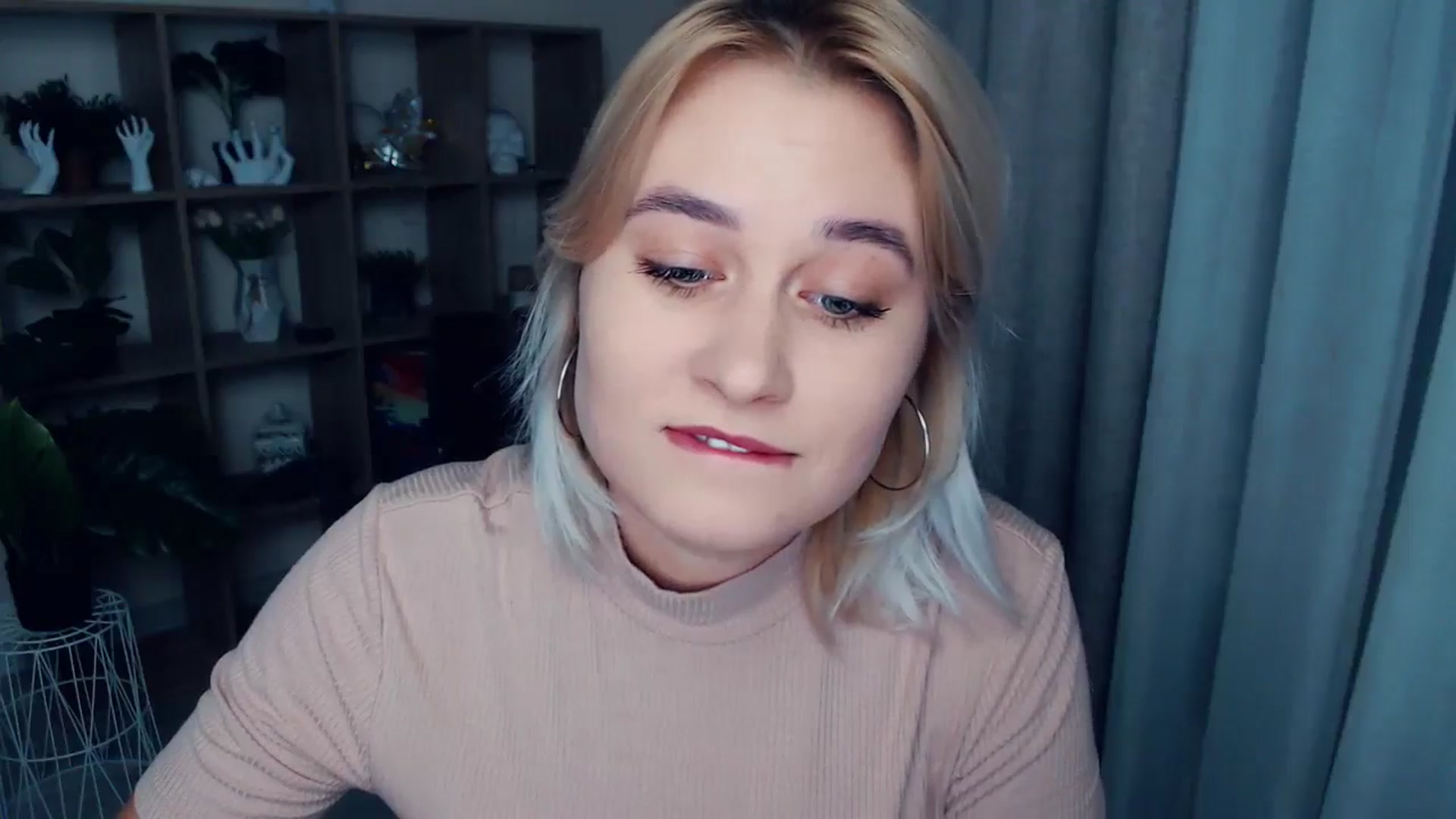 Gallery image thumbnail from Kukla_kolduna's myfreecams stream on, 10/24/2024, 16:56 image 5 of 20