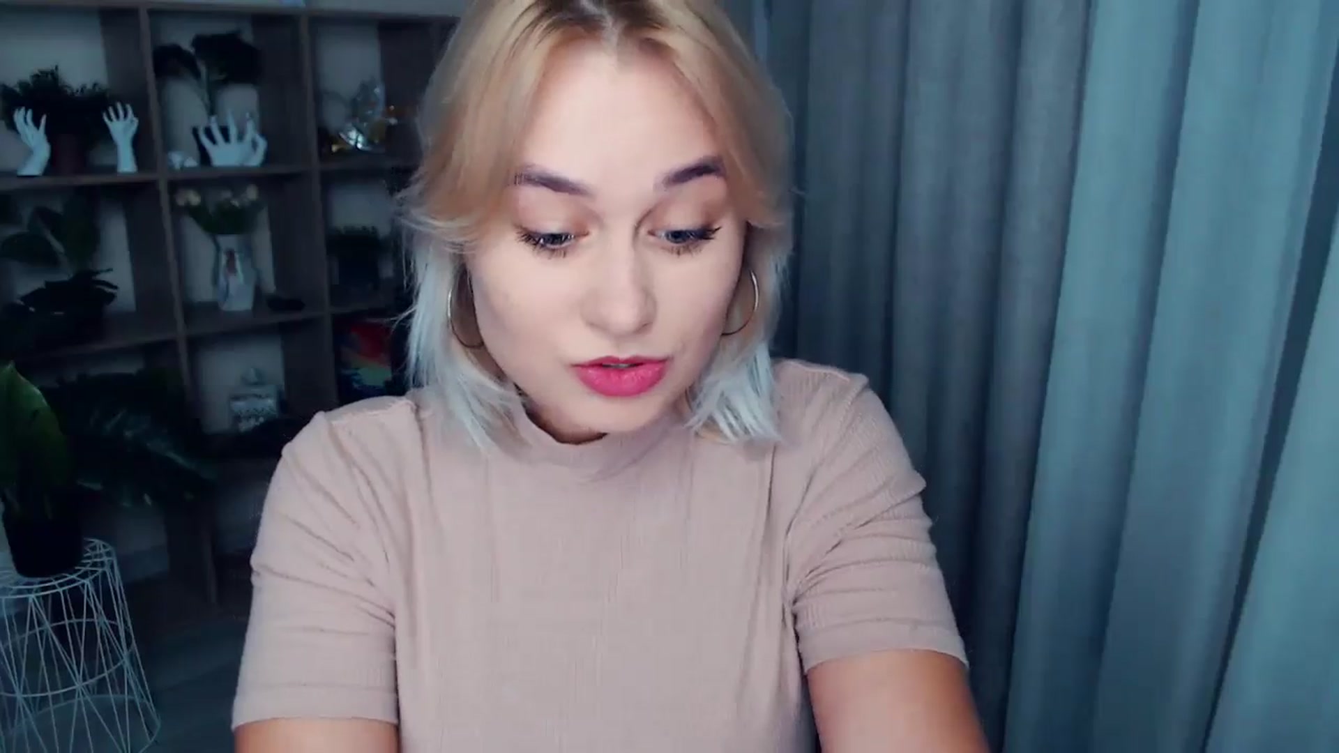Gallery image thumbnail from Kukla_kolduna's myfreecams stream on, 10/24/2024, 16:56 image 17 of 20