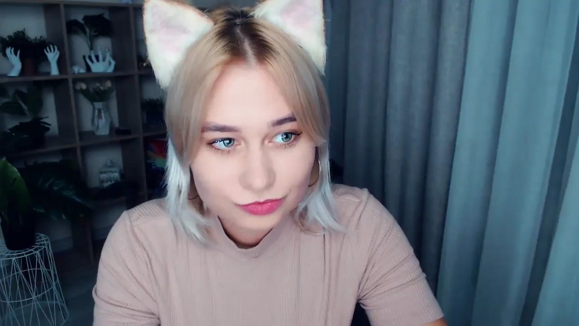 Gallery image thumbnail from Kukla_kolduna's myfreecams stream on, 10/24/2024, 16:56 image 14 of 20