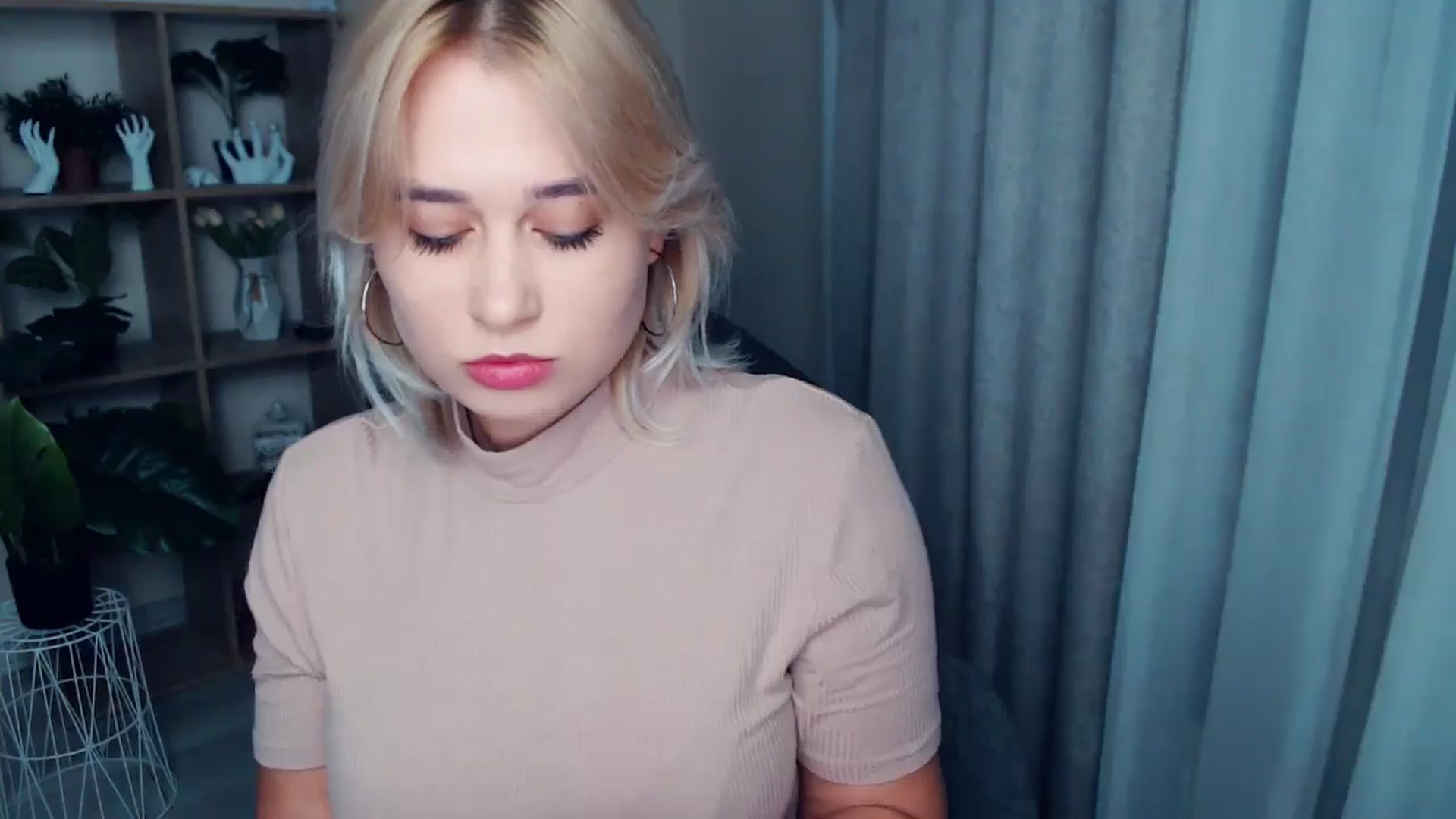 Gallery image thumbnail from Kukla_kolduna's myfreecams stream on, 10/24/2024, 16:56 image 10 of 20