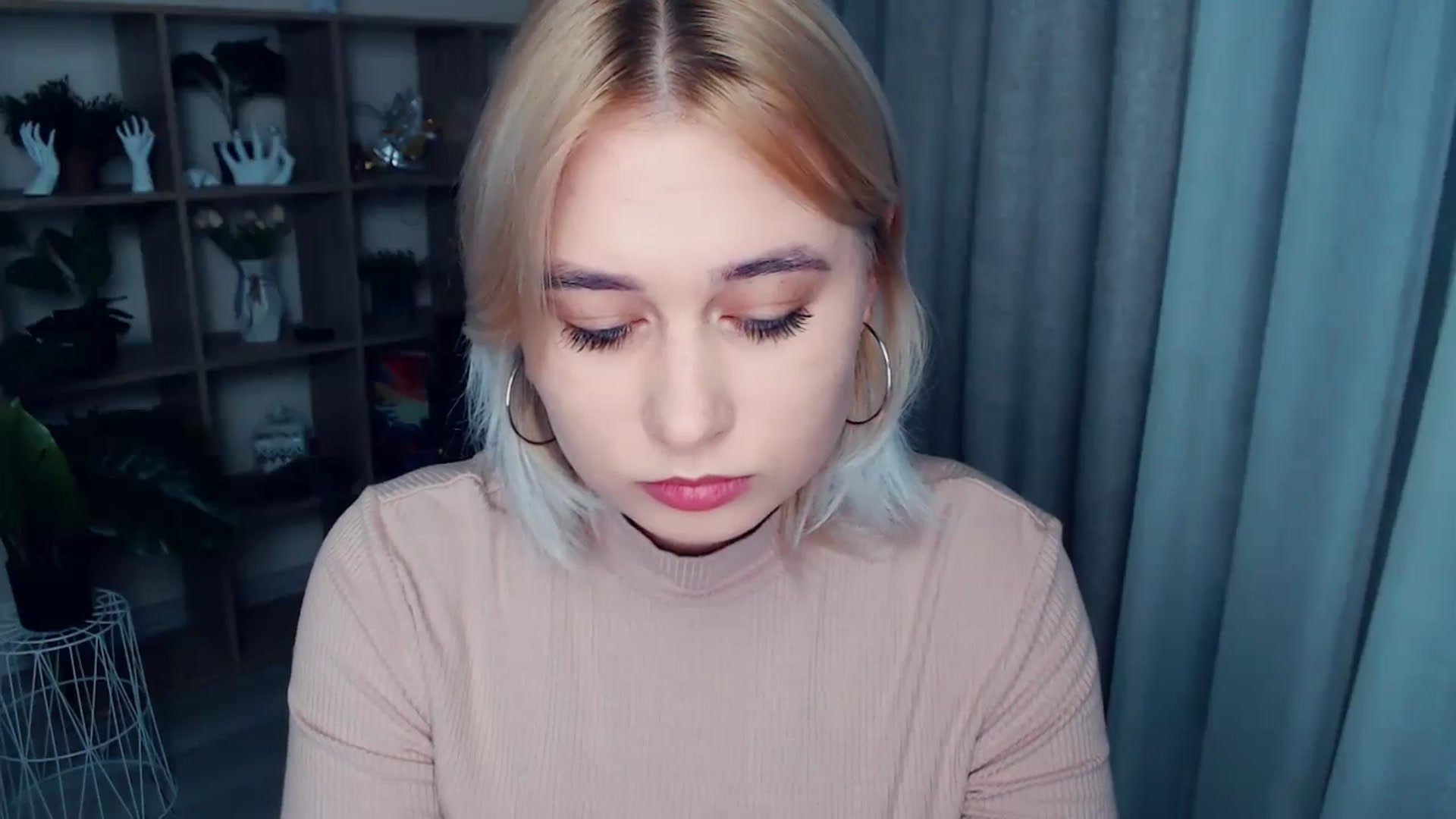 Gallery image thumbnail from Kukla_kolduna's myfreecams stream on, 10/24/2024, 16:56 image 4 of 20