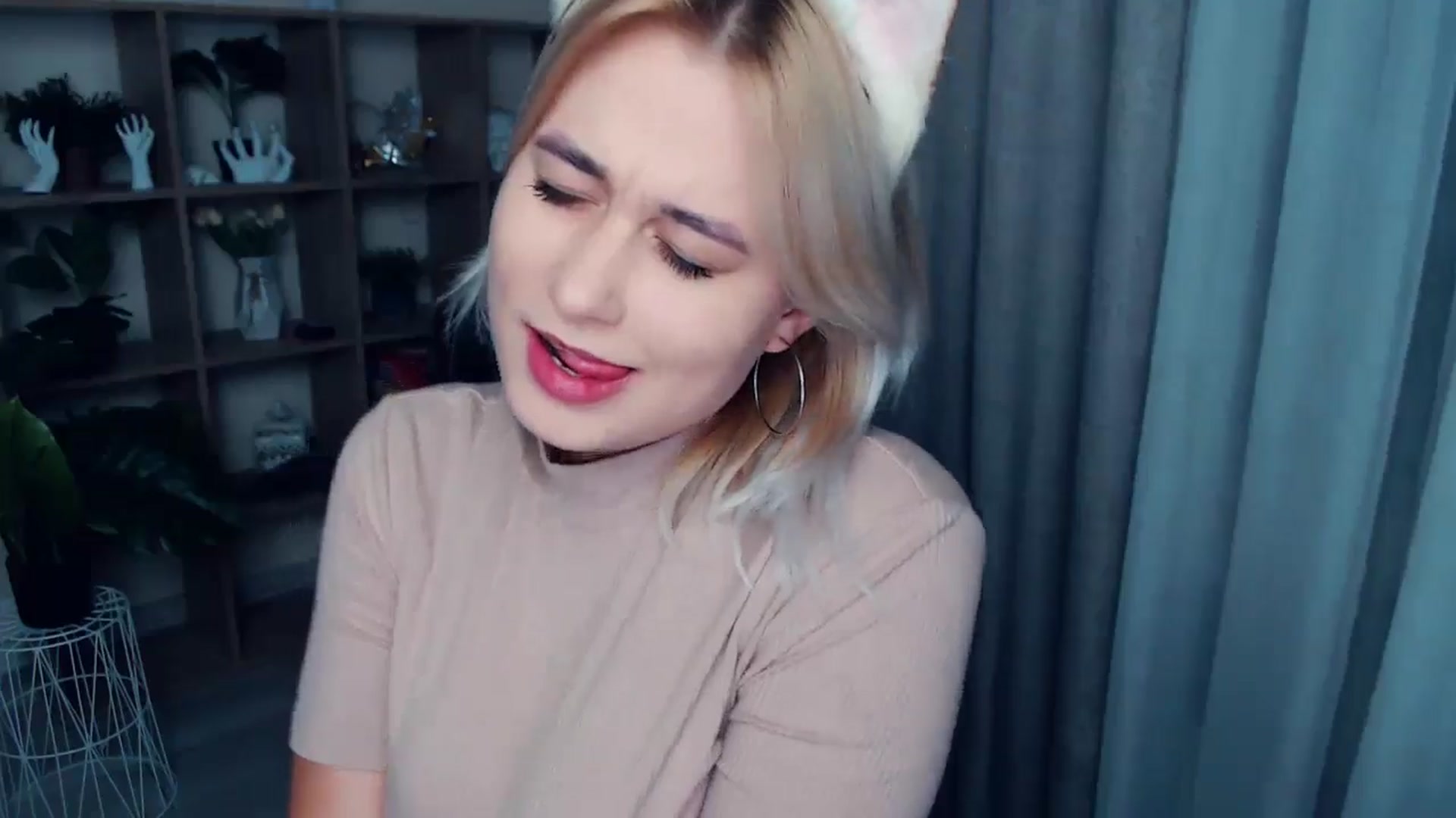 Gallery image thumbnail from Kukla_kolduna's myfreecams stream on, 10/24/2024, 16:56 image 11 of 20