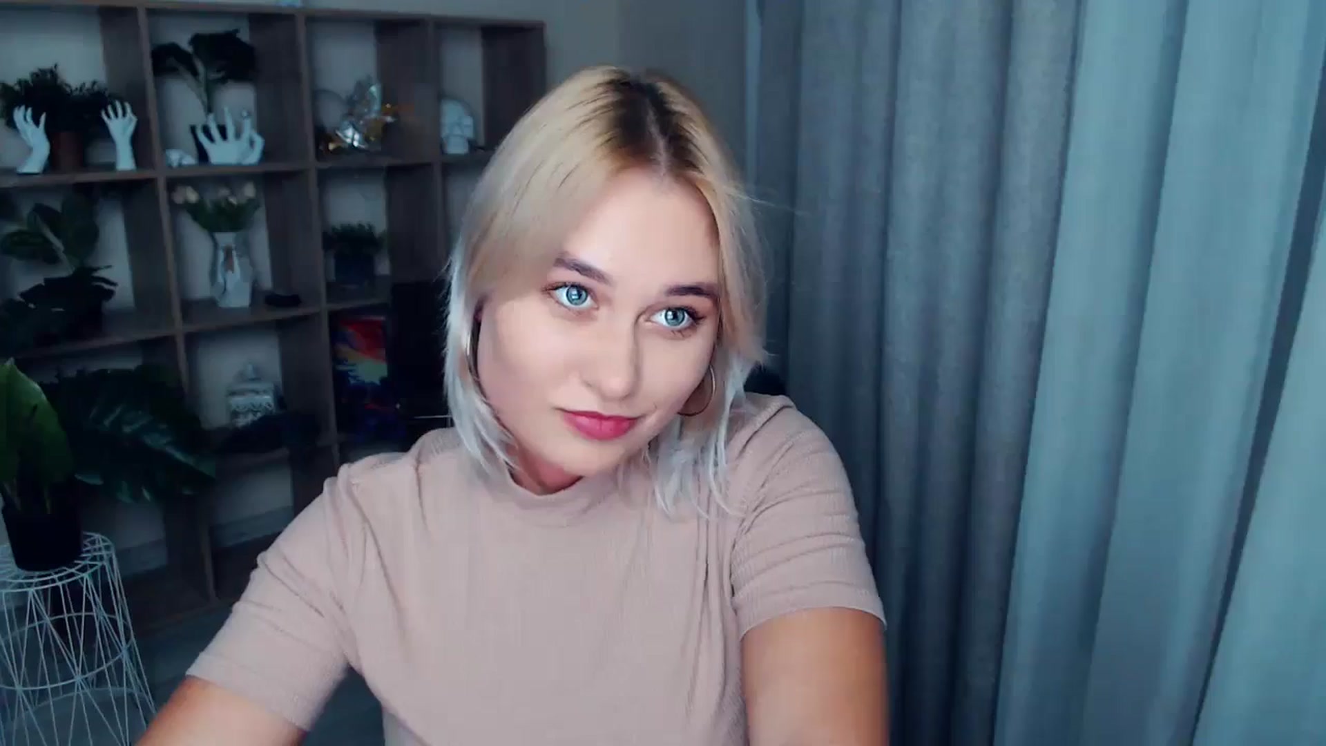 Gallery image thumbnail from Kukla_kolduna's myfreecams stream on, 10/24/2024, 17:59 image 14 of 20