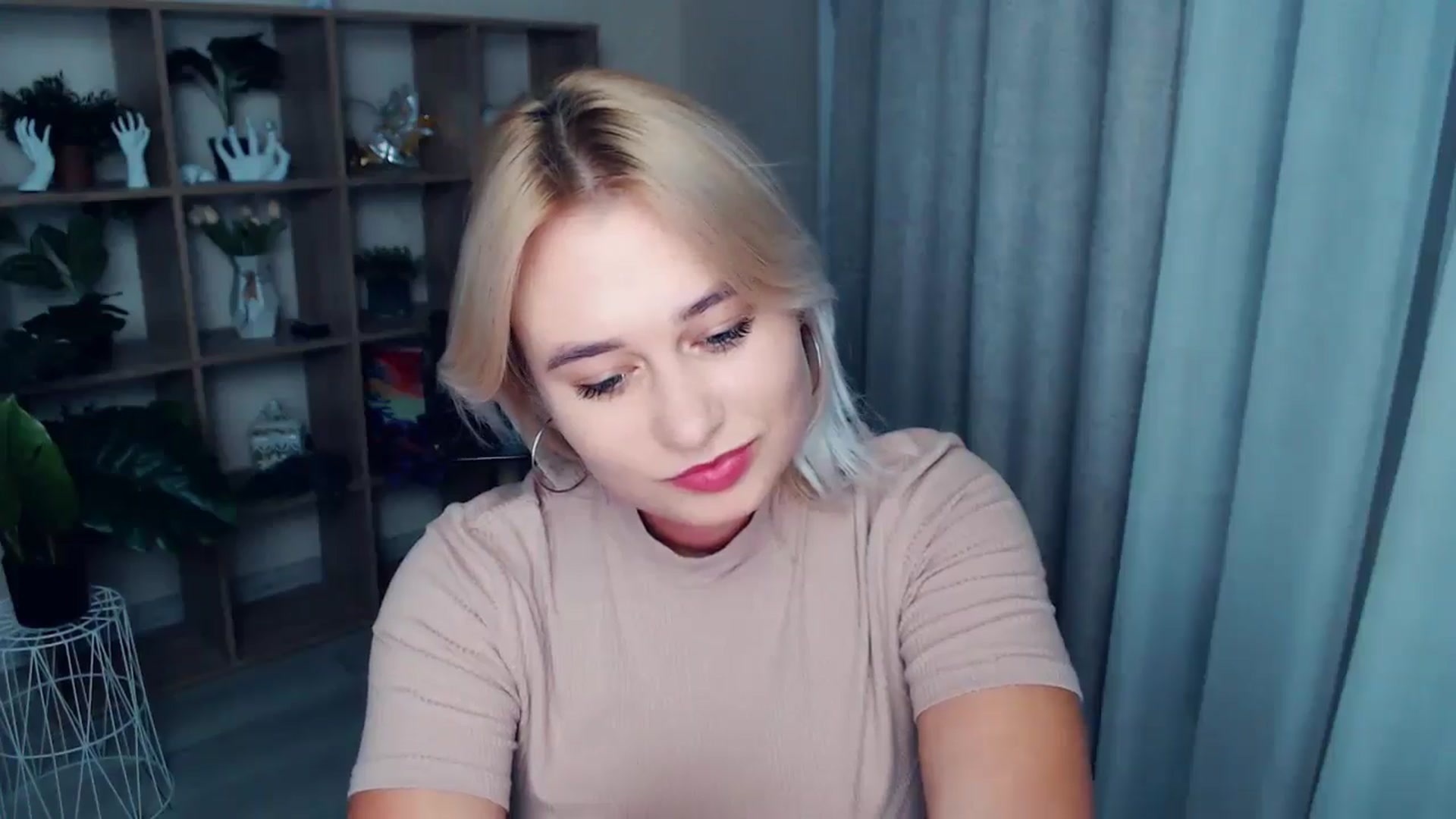 Gallery image thumbnail from Kukla_kolduna's myfreecams stream on, 10/24/2024, 17:59 image 13 of 20