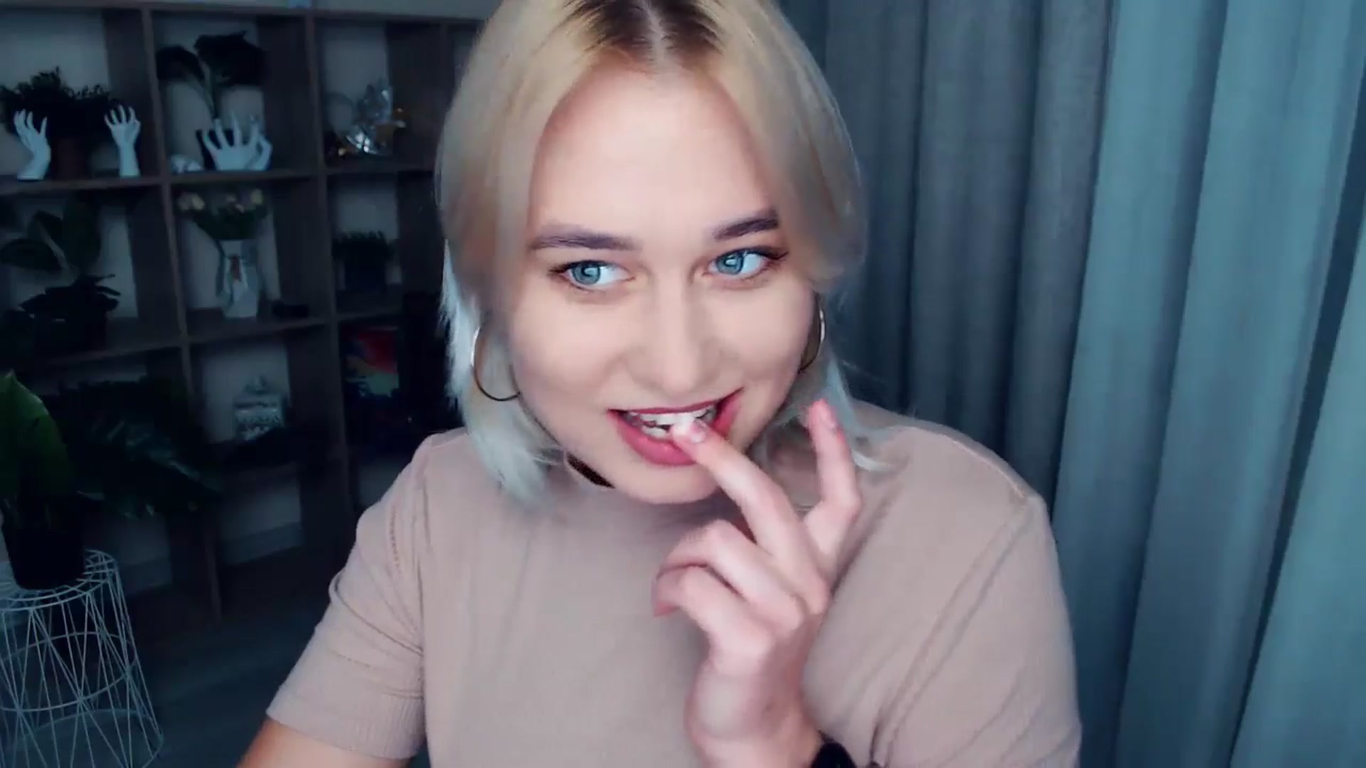 Gallery image thumbnail from Kukla_kolduna's myfreecams stream on, 10/24/2024, 17:59 image 4 of 20