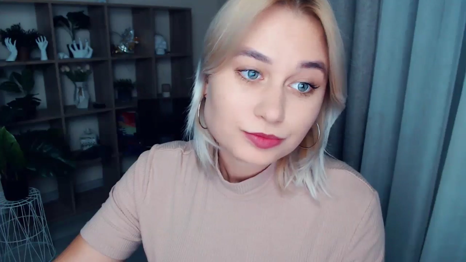 Gallery image thumbnail from Kukla_kolduna's myfreecams stream on, 10/24/2024, 17:59 image 6 of 20