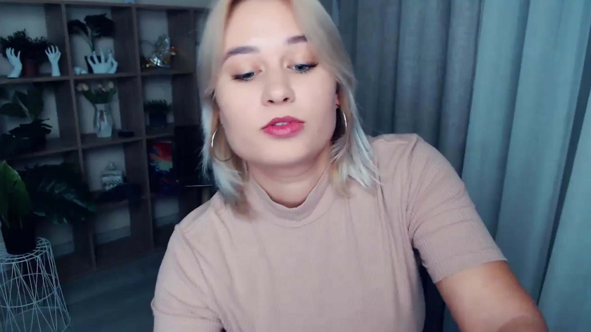 Gallery image thumbnail from Kukla_kolduna's myfreecams stream on, 10/24/2024, 17:59 image 10 of 20