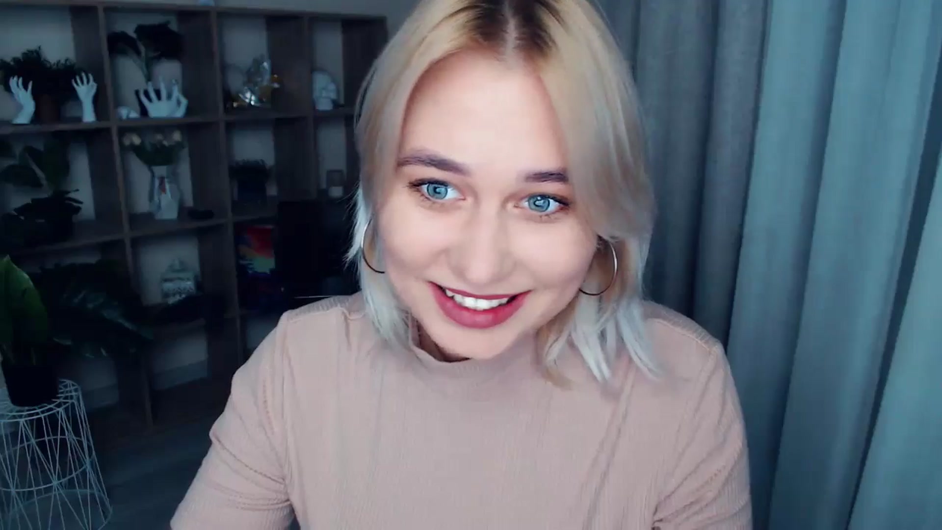 Gallery image thumbnail from Kukla_kolduna's myfreecams stream on, 10/24/2024, 17:59 image 3 of 20