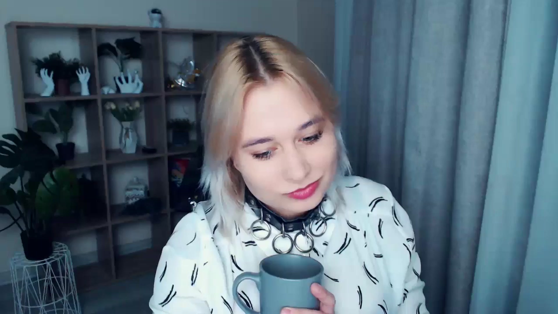 Gallery image thumbnail from Kukla_kolduna's myfreecams stream on, 10/25/2024, 16:32 image 10 of 20