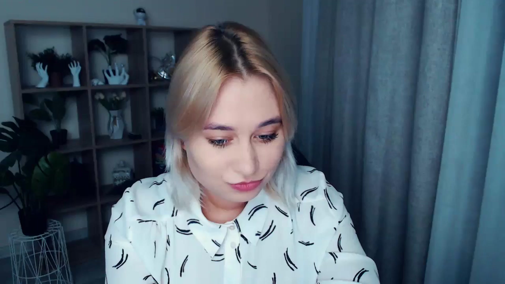 Gallery image thumbnail from Kukla_kolduna's myfreecams stream on, 10/25/2024, 16:32 image 2 of 20