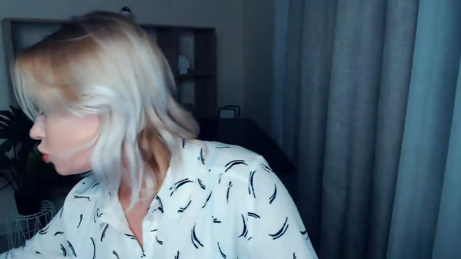 Gallery image thumbnail from Kukla_kolduna's myfreecams stream on, 10/25/2024, 16:32 image 18 of 20
