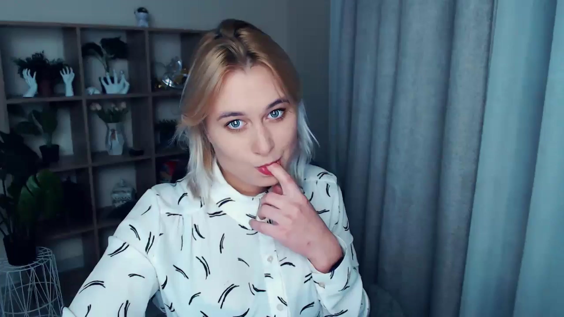 Gallery image thumbnail from Kukla_kolduna's myfreecams stream on, 10/25/2024, 18:07 image 19 of 20