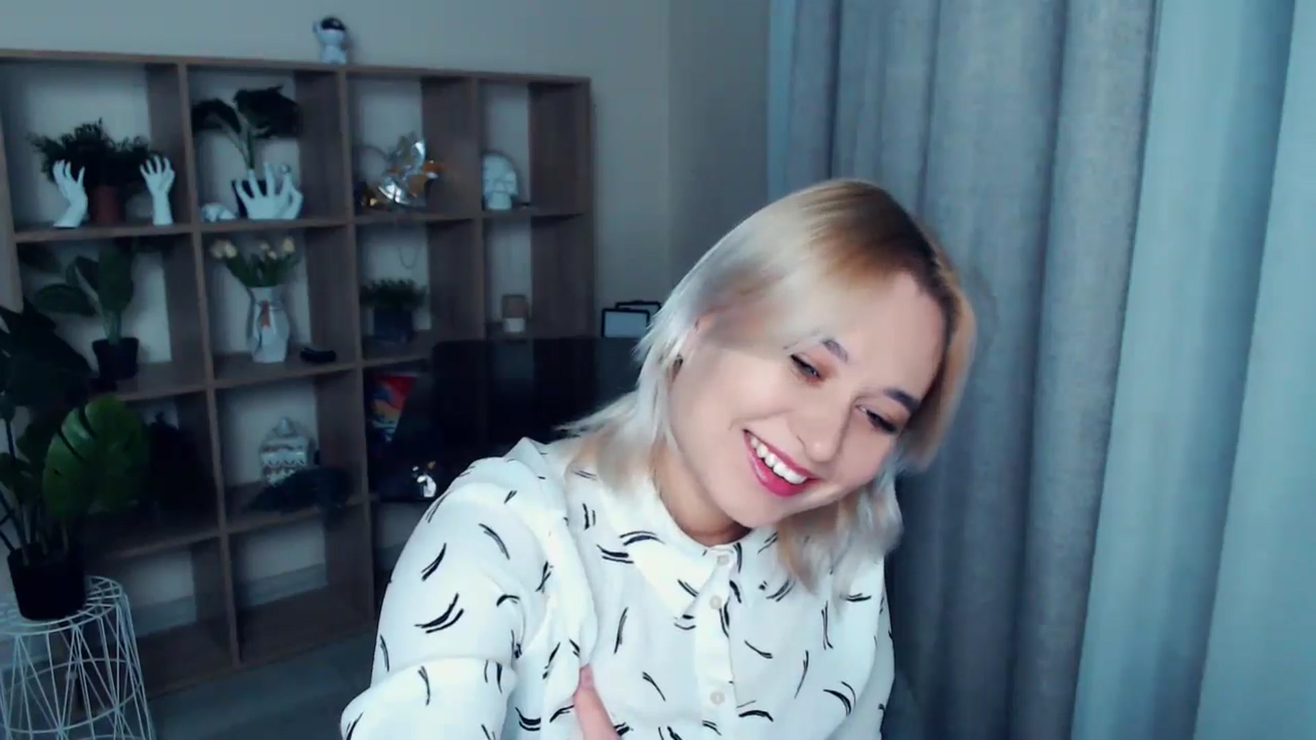 Gallery image thumbnail from Kukla_kolduna's myfreecams stream on, 10/25/2024, 18:07 image 7 of 20