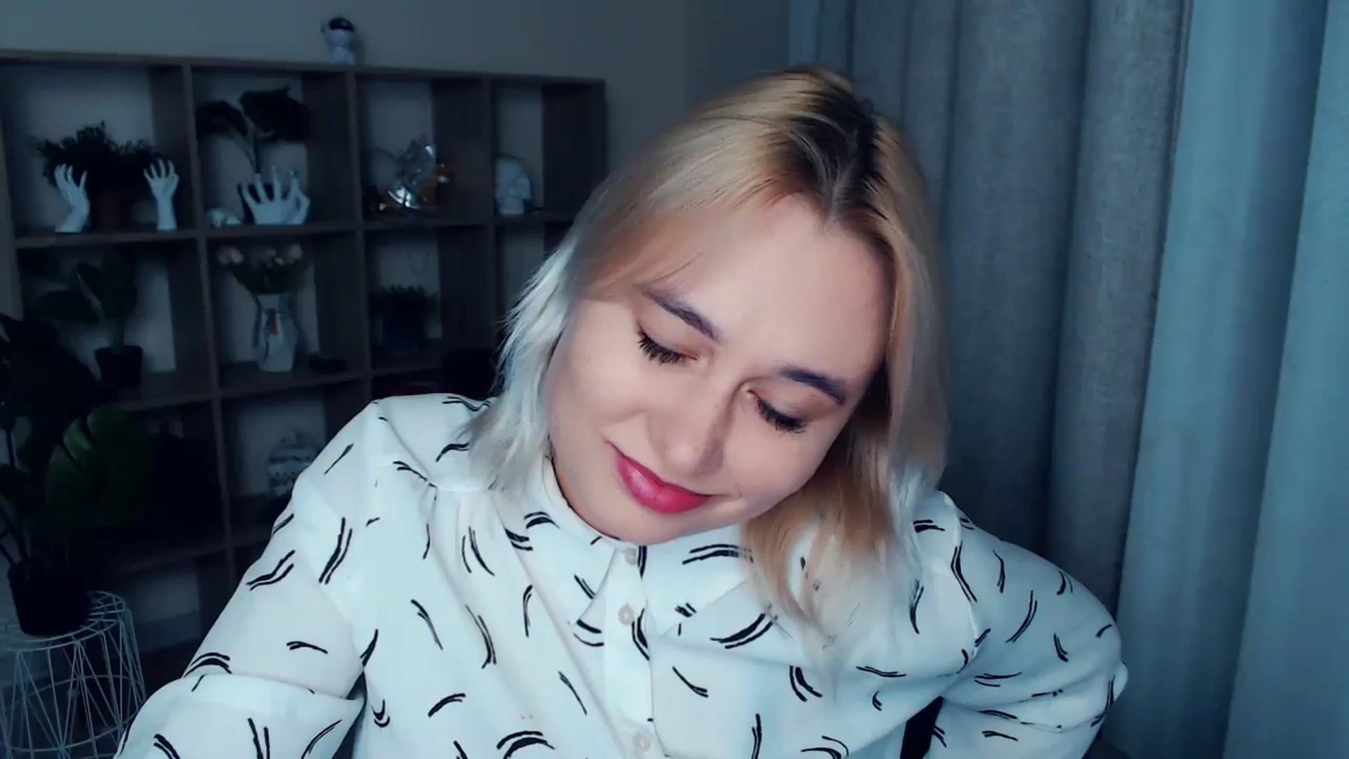 Gallery image thumbnail from Kukla_kolduna's myfreecams stream on, 10/25/2024, 18:07 image 11 of 20