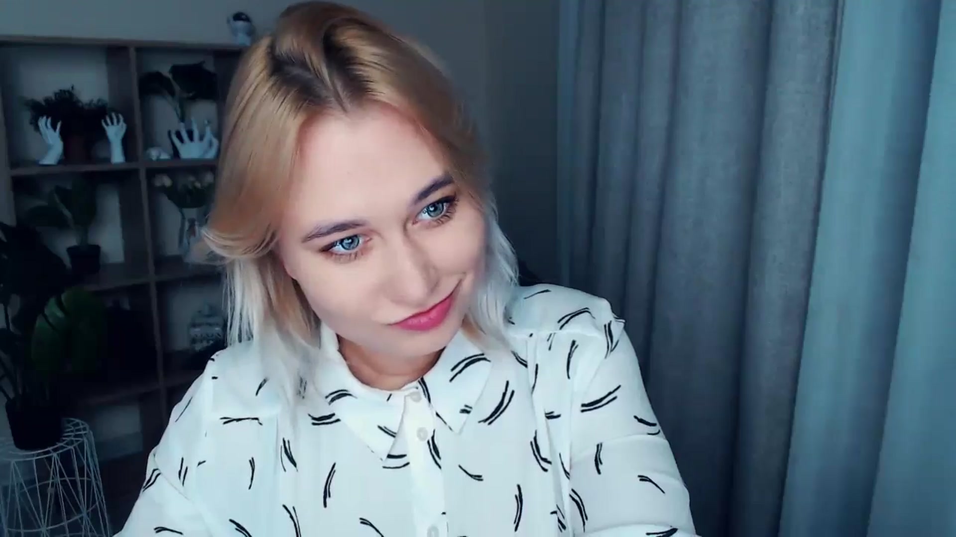 Gallery image thumbnail from Kukla_kolduna's myfreecams stream on, 10/25/2024, 18:07 image 17 of 20