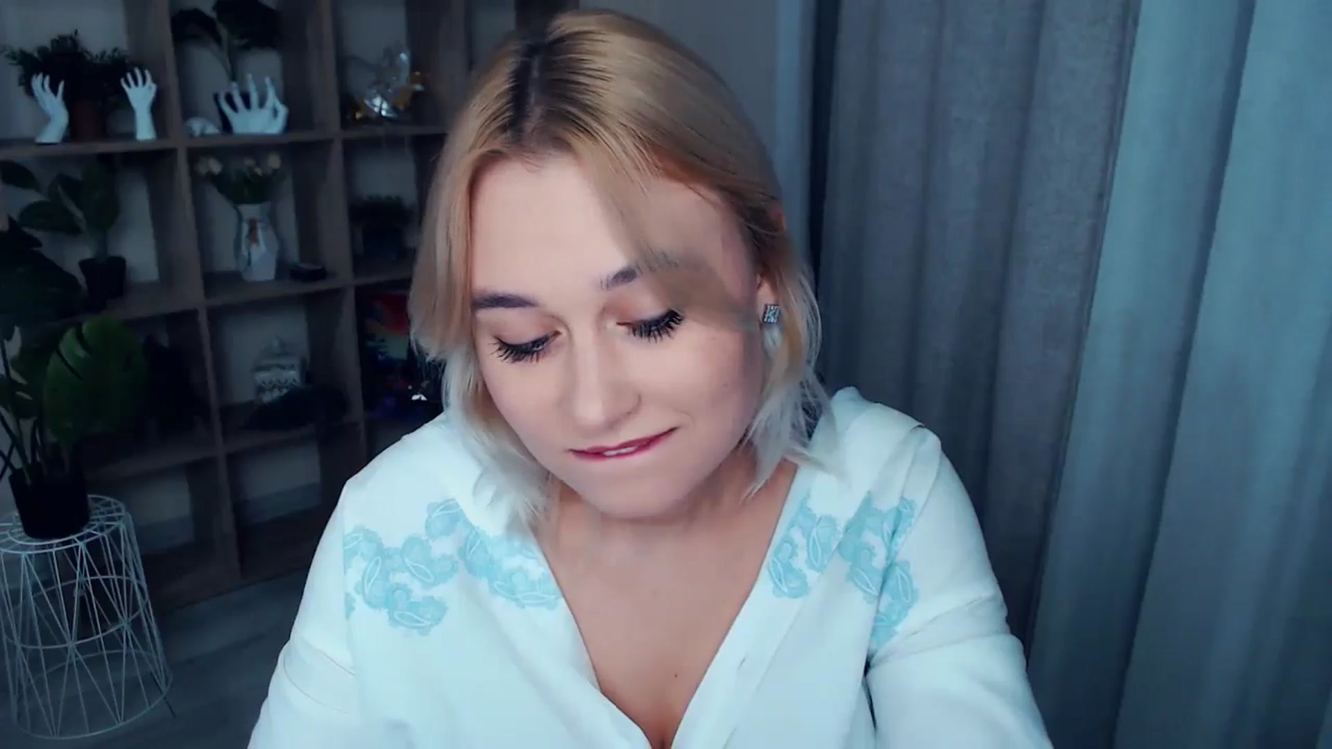 Gallery image thumbnail from Kukla_kolduna's myfreecams stream on, 10/26/2024, 16:22 image 12 of 20