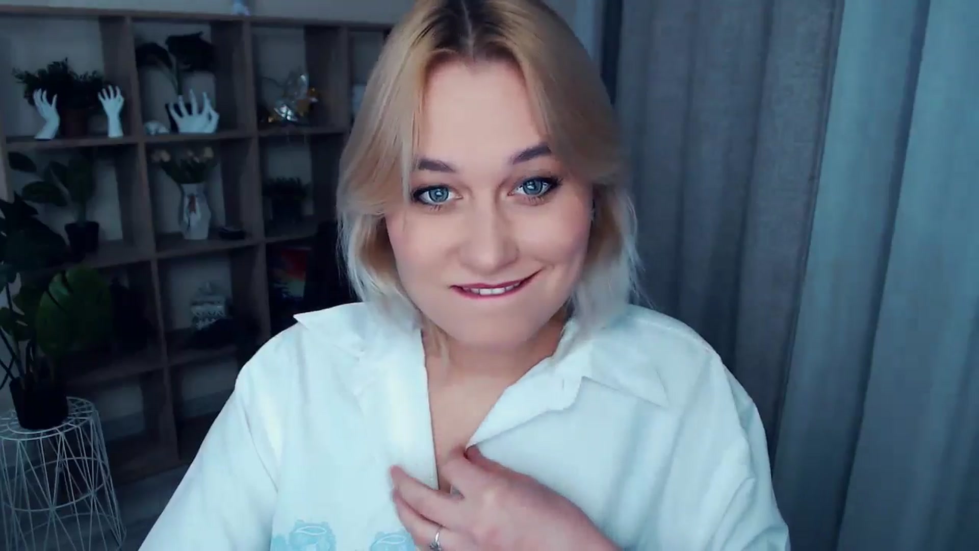 Gallery image thumbnail from Kukla_kolduna's myfreecams stream on, 10/26/2024, 16:22 image 15 of 20