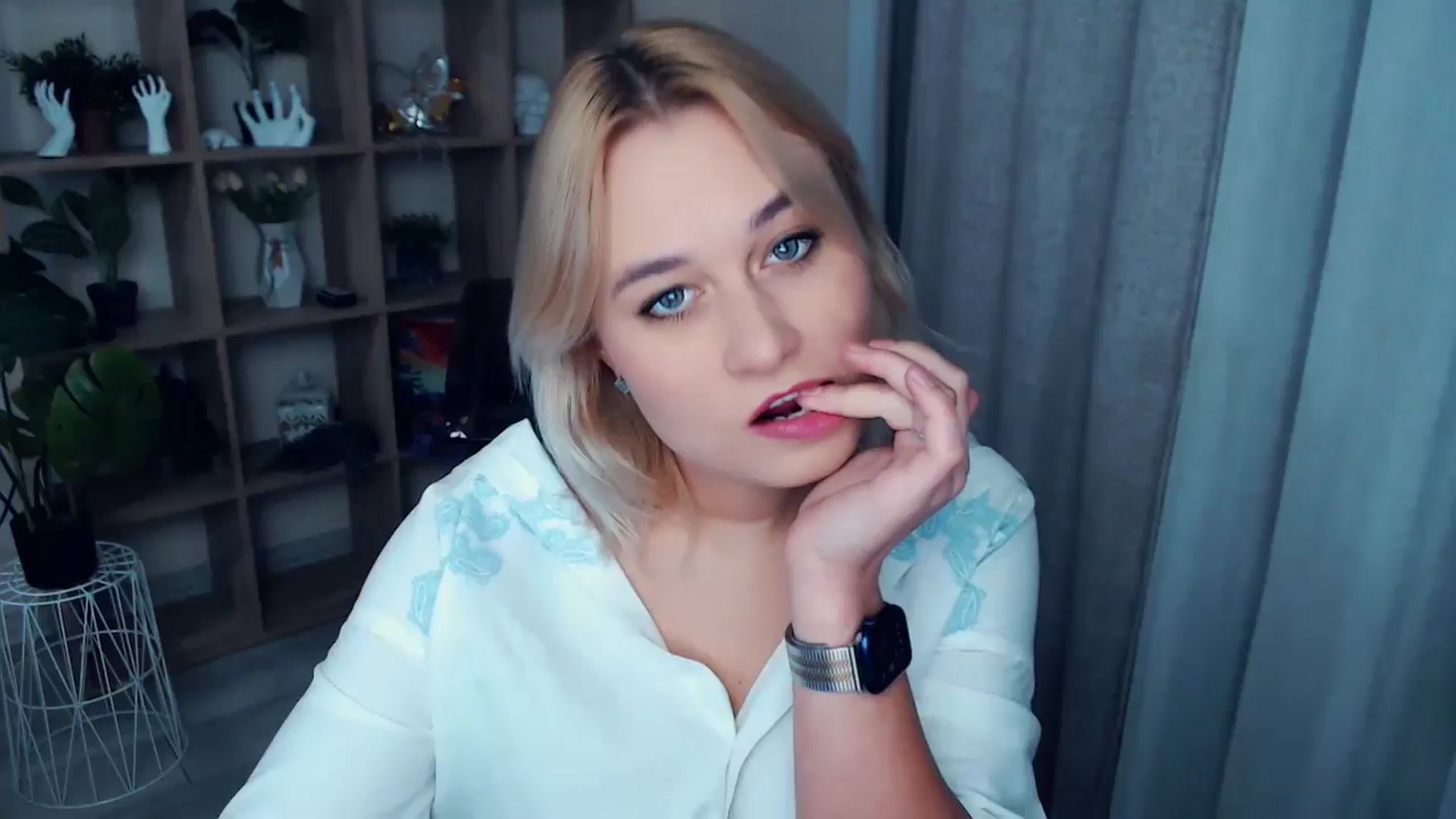 Gallery image thumbnail from Kukla_kolduna's myfreecams stream on, 10/26/2024, 16:22 image 13 of 20