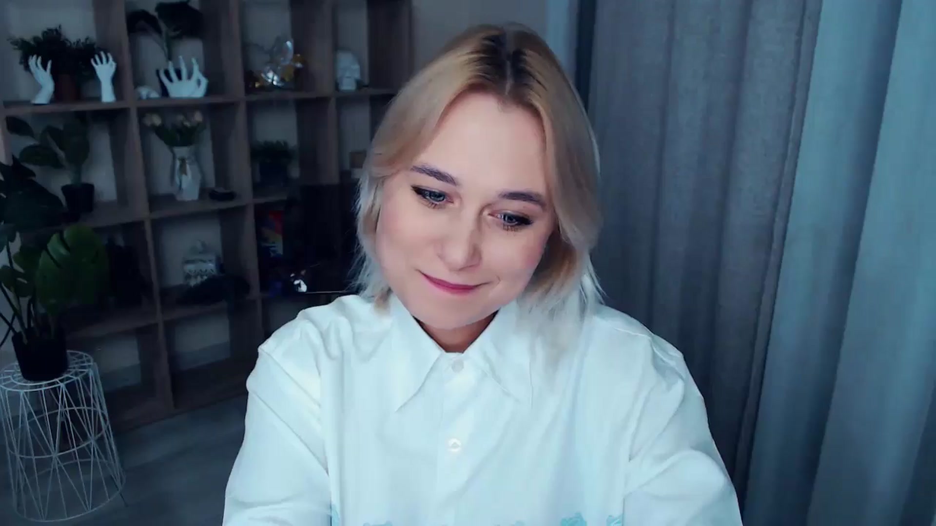 Gallery image thumbnail from Kukla_kolduna's myfreecams stream on, 10/26/2024, 18:17 image 10 of 20
