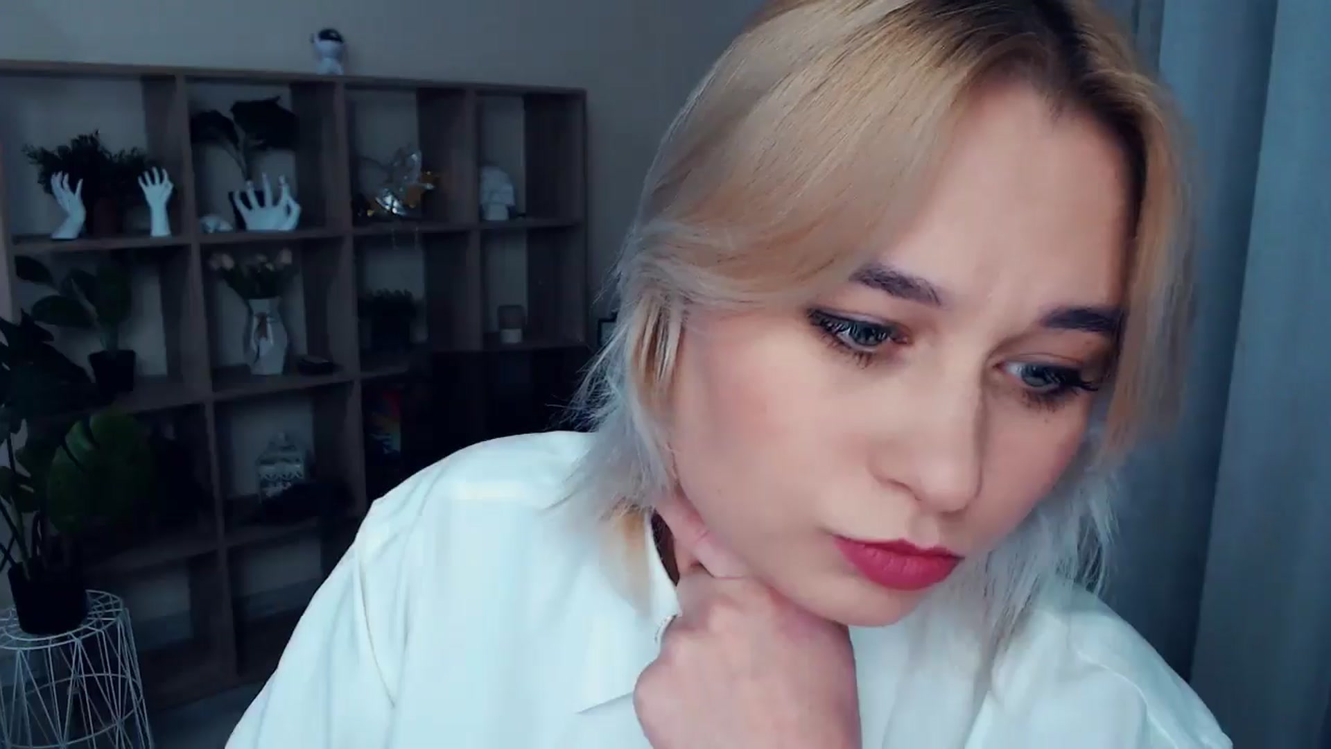 Gallery image thumbnail from Kukla_kolduna's myfreecams stream on, 10/26/2024, 18:17 image 5 of 20