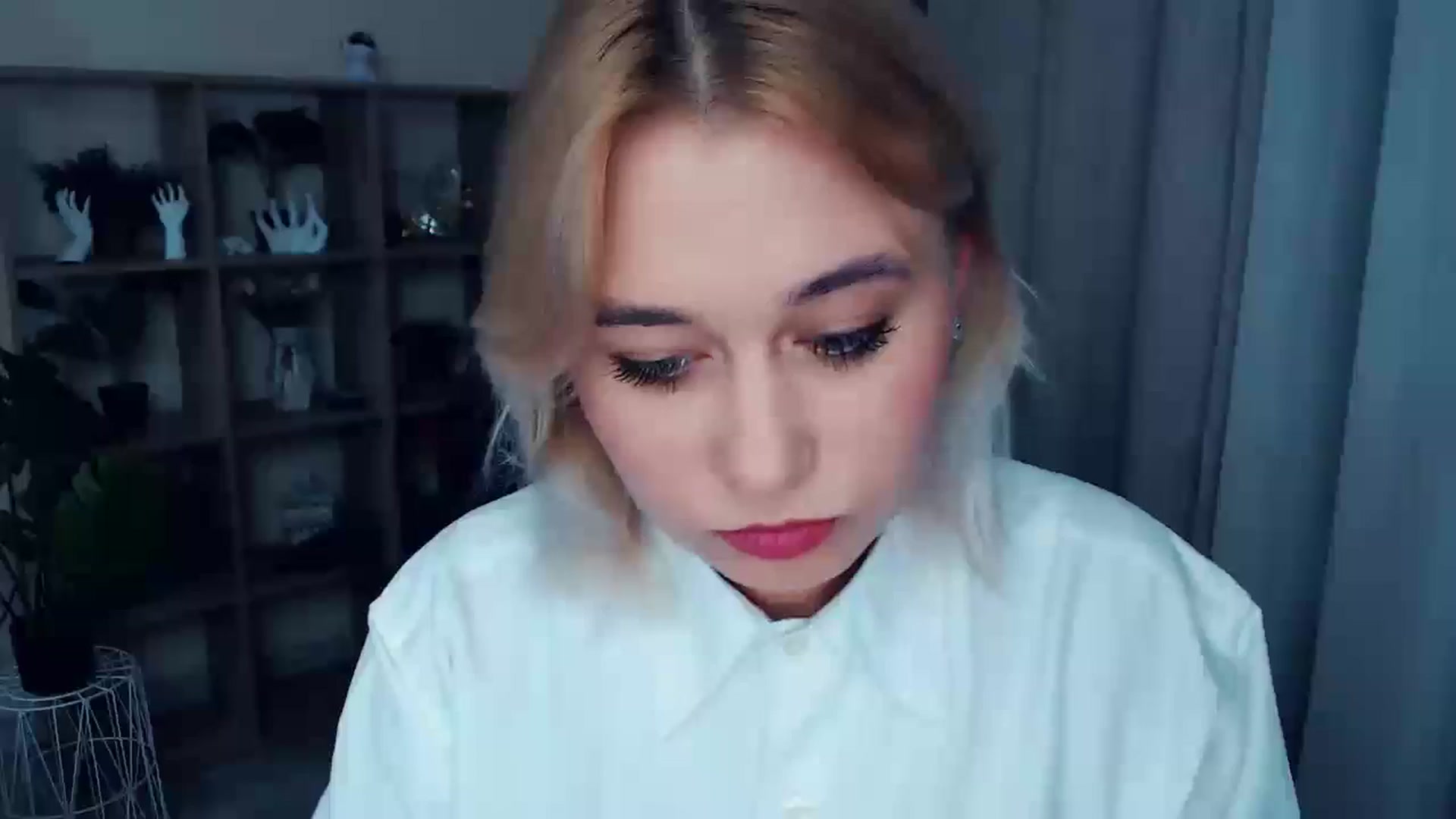 Gallery image thumbnail from Kukla_kolduna's myfreecams stream on, 10/26/2024, 18:17 image 6 of 20