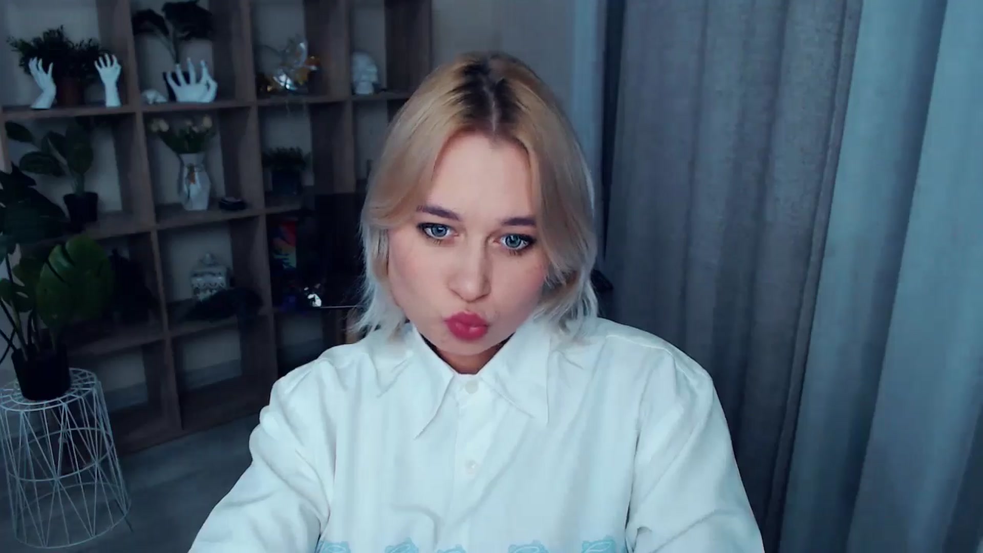 Gallery image thumbnail from Kukla_kolduna's myfreecams stream on, 10/26/2024, 18:17 image 12 of 20