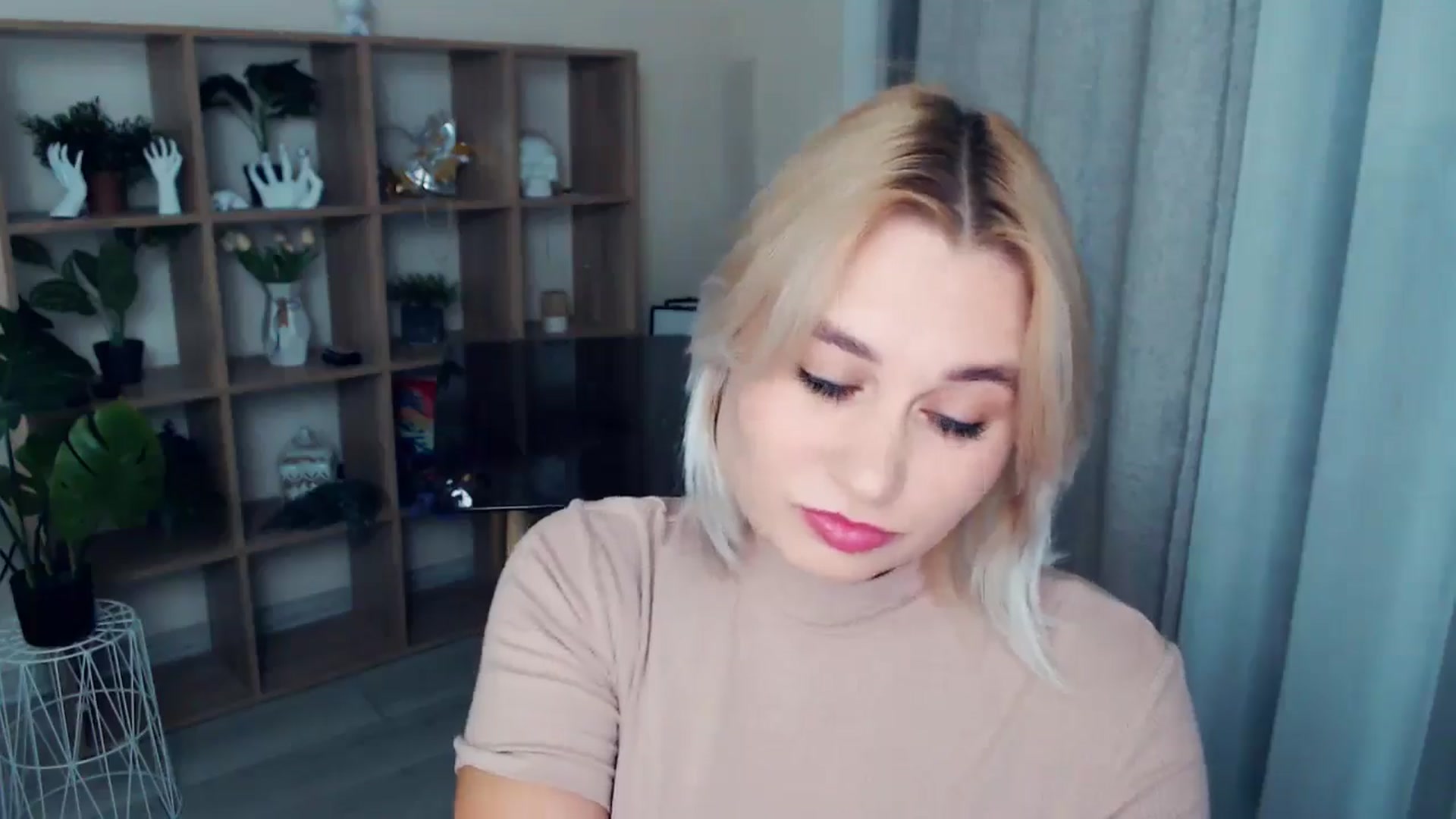 Gallery image thumbnail from Kukla_kolduna's myfreecams stream on, 10/27/2024, 17:15 image 16 of 20
