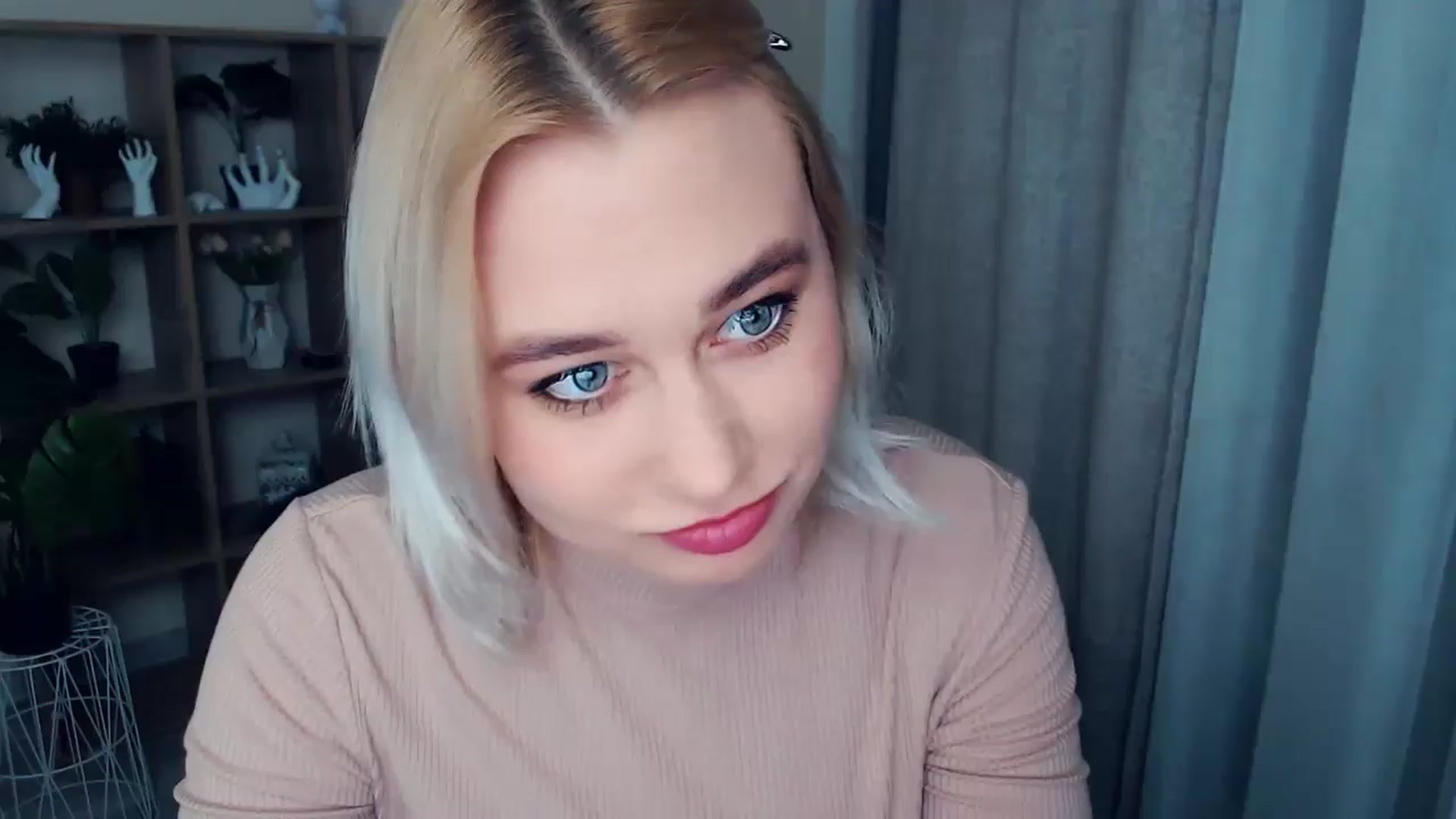 Gallery image thumbnail from Kukla_kolduna's myfreecams stream on, 10/27/2024, 17:15 image 6 of 20