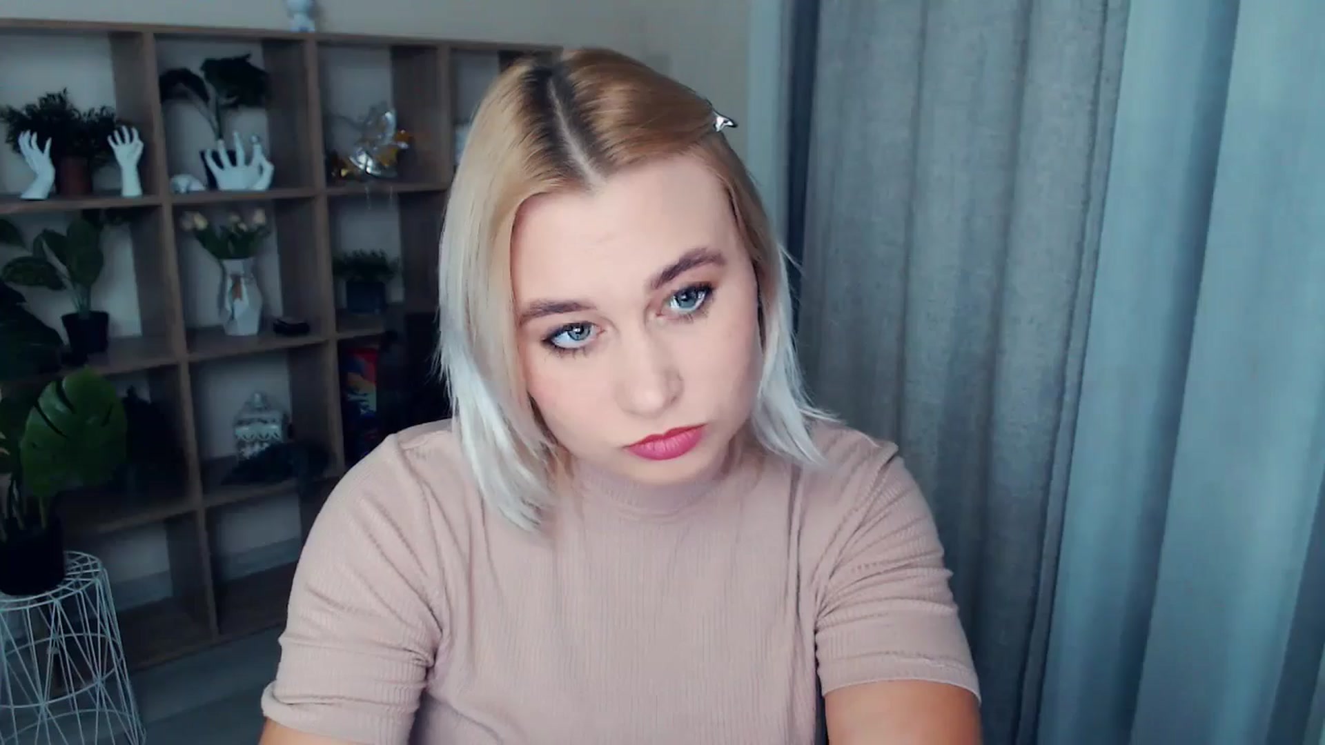 Gallery image thumbnail from Kukla_kolduna's myfreecams stream on, 10/27/2024, 17:15 image 7 of 20